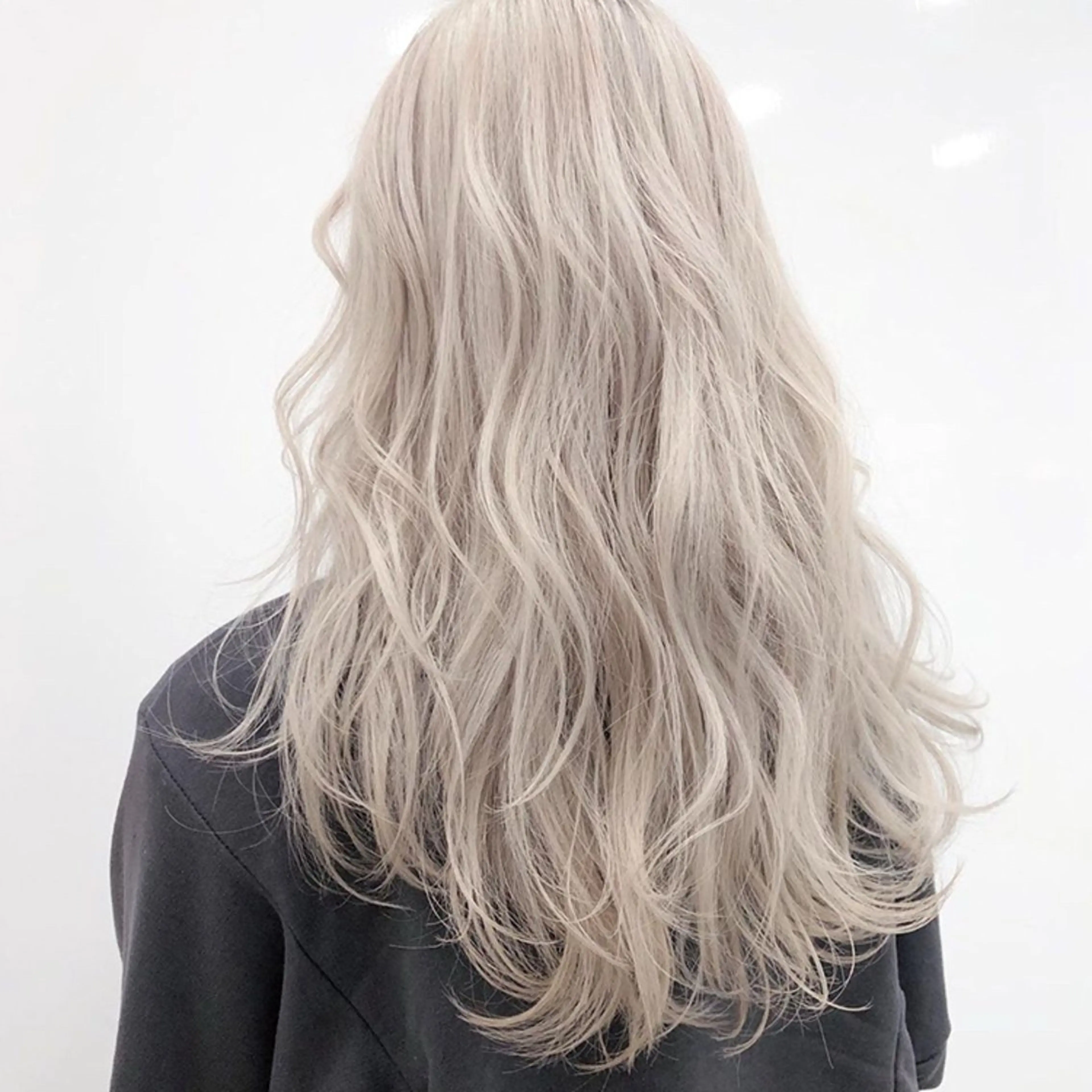 カラー ブリーチ ブロンド 透明感カラー ホワイトブロンド 透明感カラー ✨️さとりんのヘアスタイル