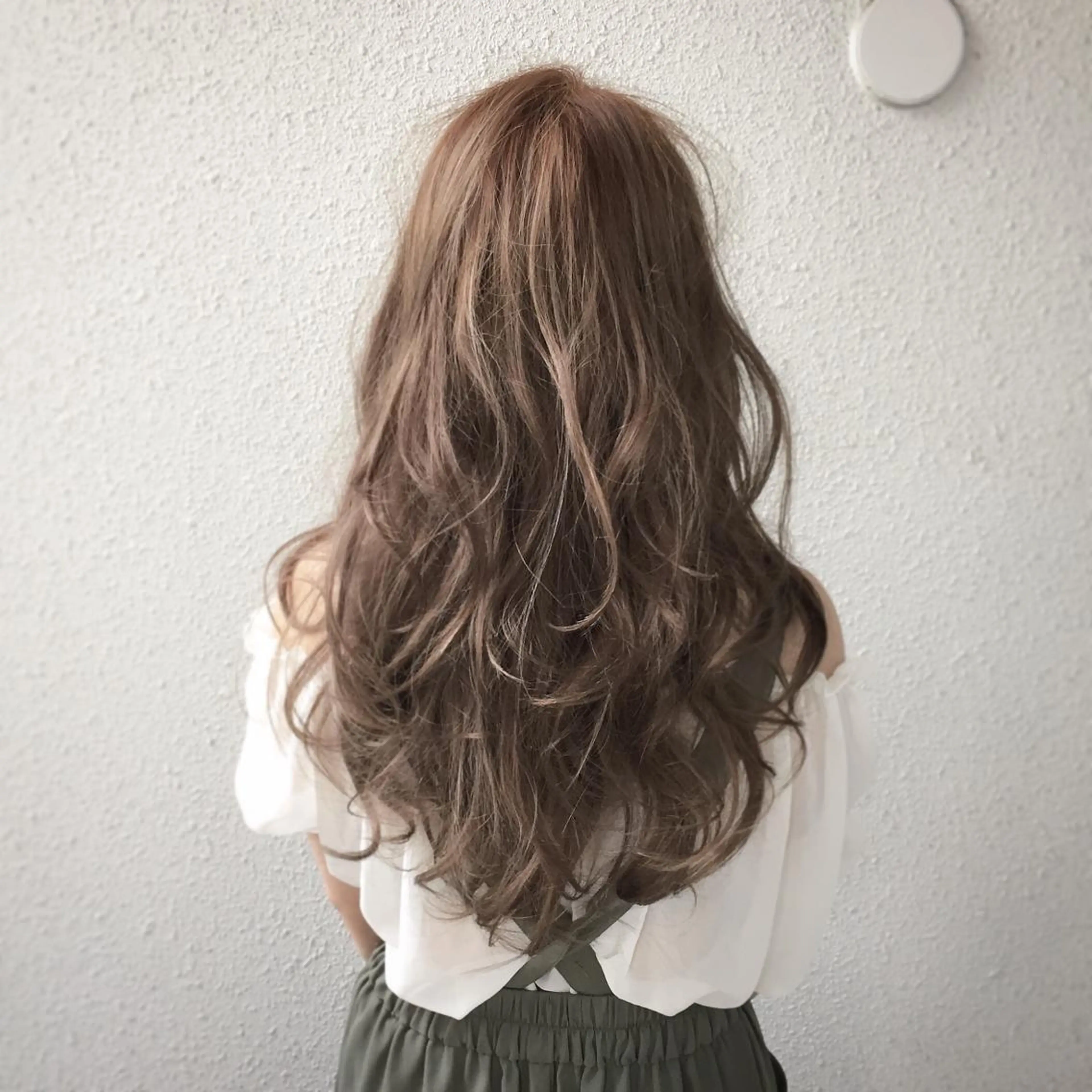 ロング カラー ダブルカラー グレージュ ハイライトカラー ハイライト ヘアカラー トリートメント CHERIEブリーチ ダブルカラー　天神のヘアスタイル