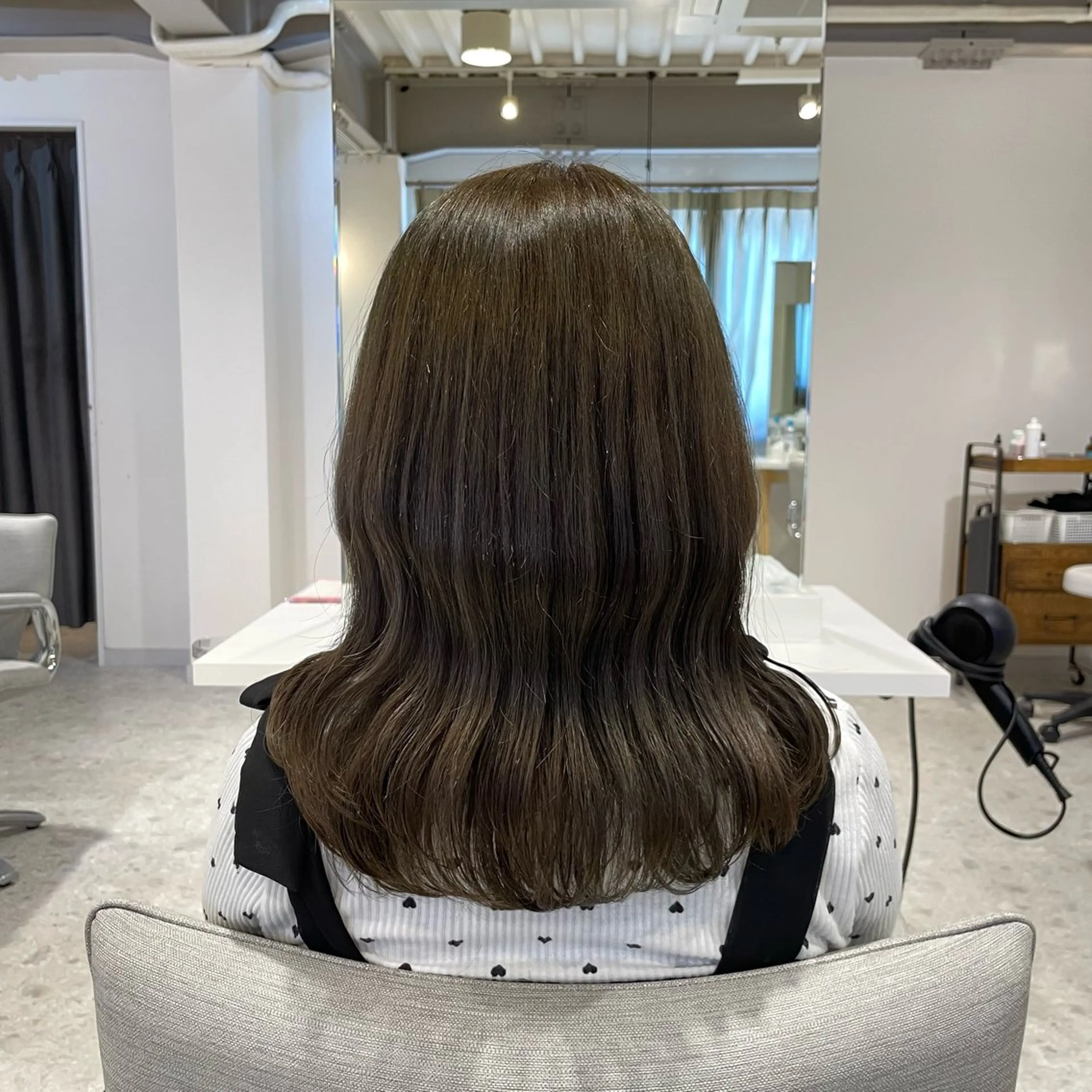 ミディアム レイヤー/抜け感カラ ーAI🫧🎀のヘアスタイル