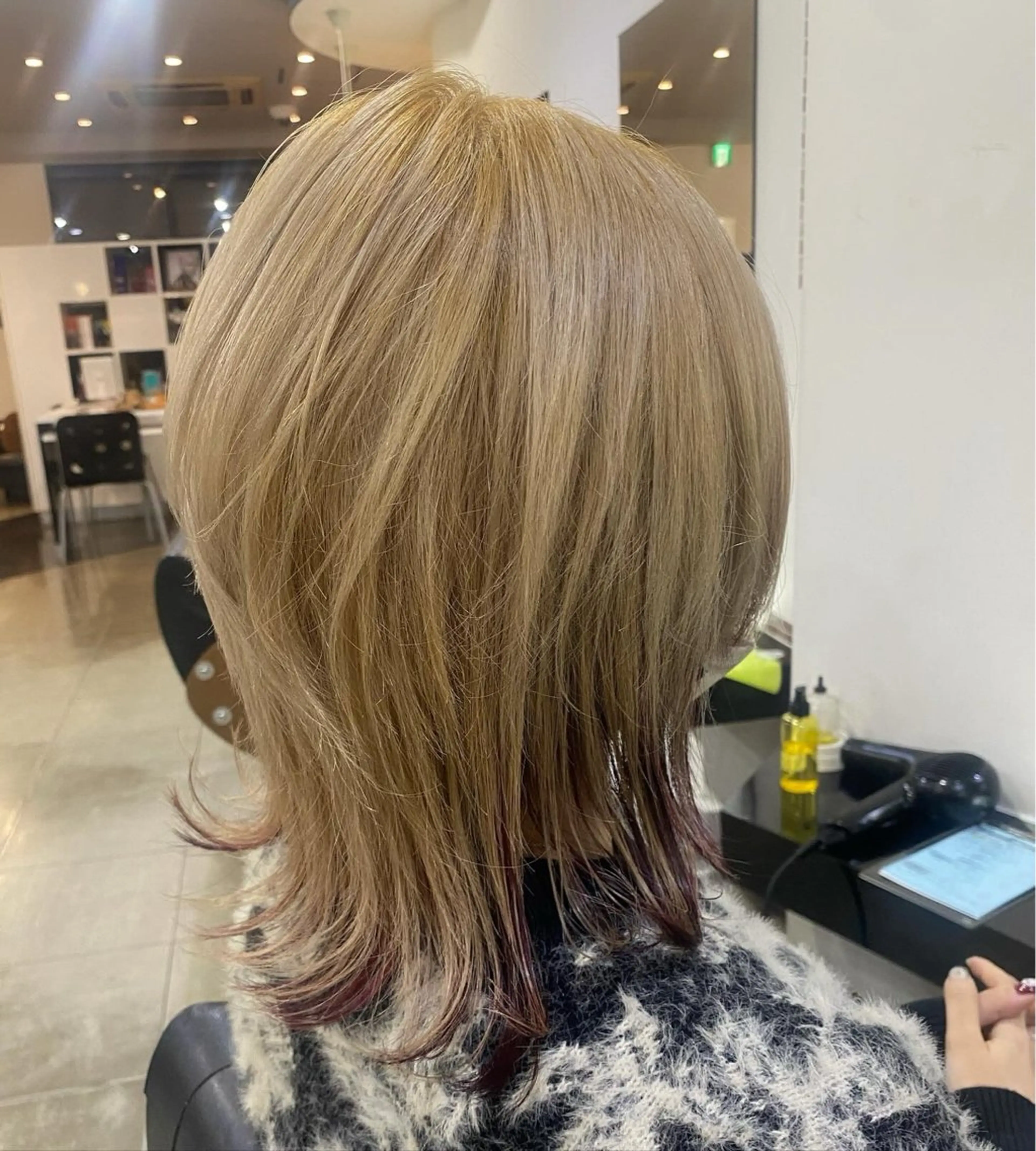ミディアム カラー パーマ ヘアアレンジ インナーカラー ボブ ウルフカット ウルフボブ 烏山 達也のヘアスタイル