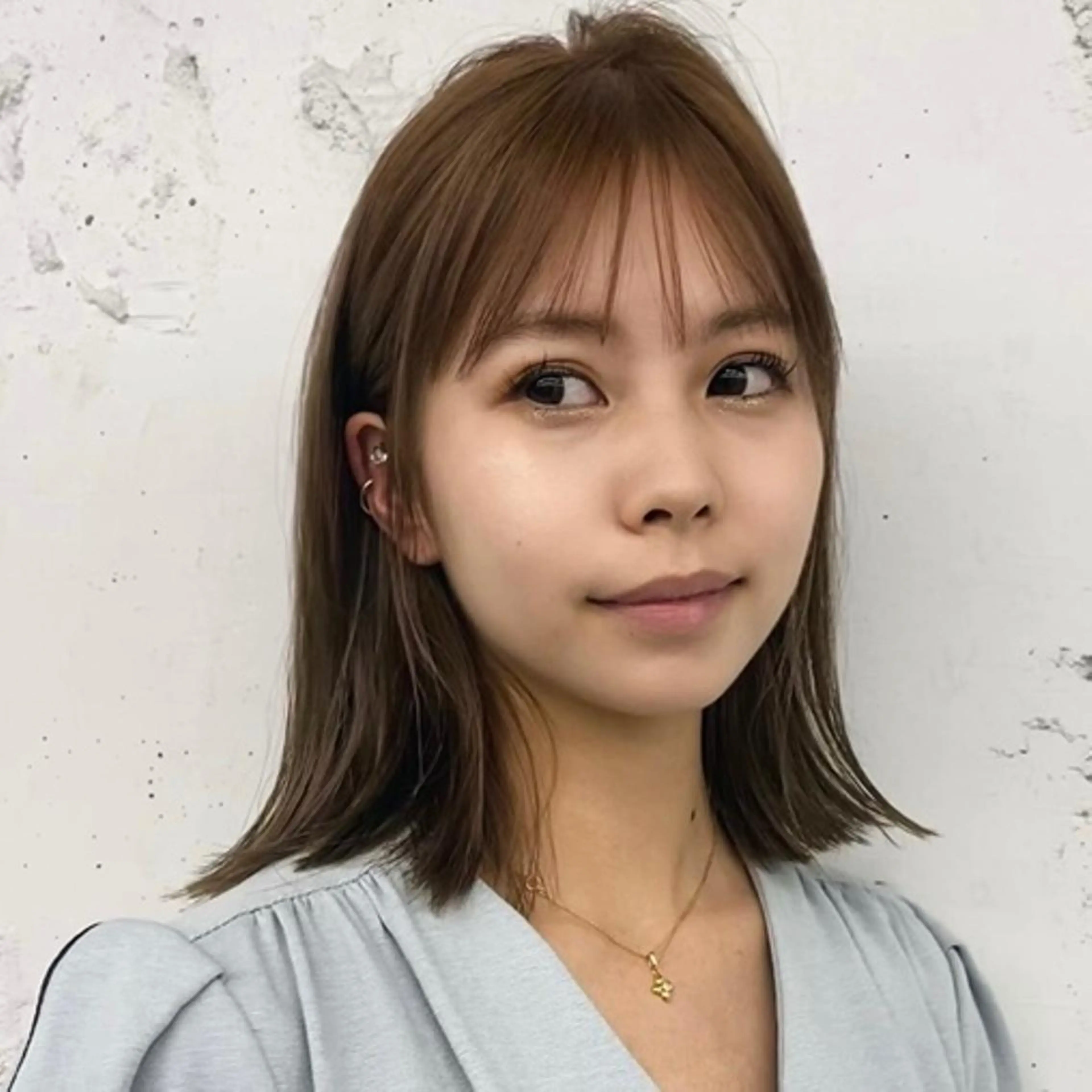 ミディアム カラー アッシュ ベージュカラー 大石 沙季のヘアスタイル