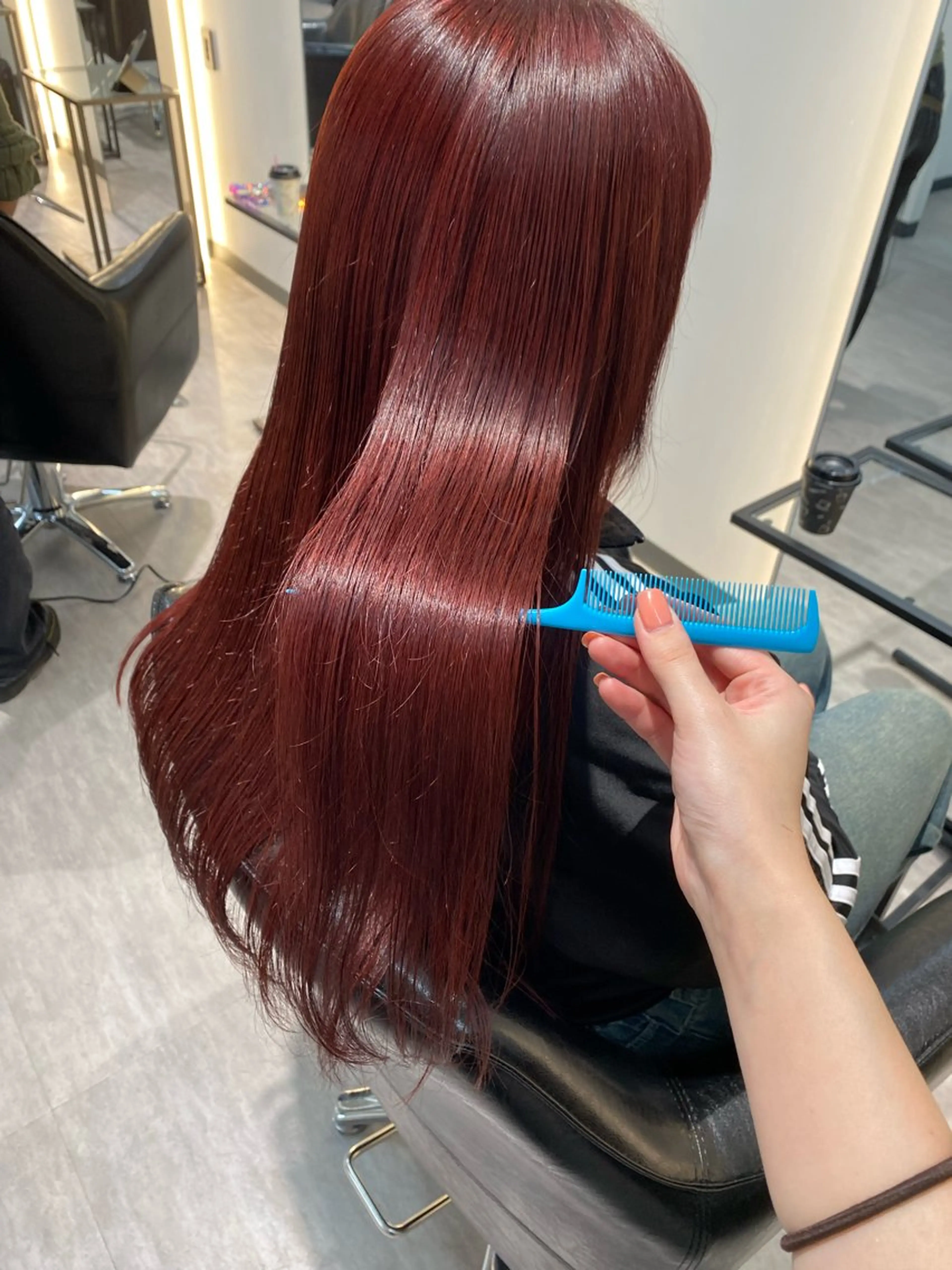 ロング カラー ブリーチ ボルドーカラー ブリーチなしカラー 上村 恵里佳のヘアスタイル