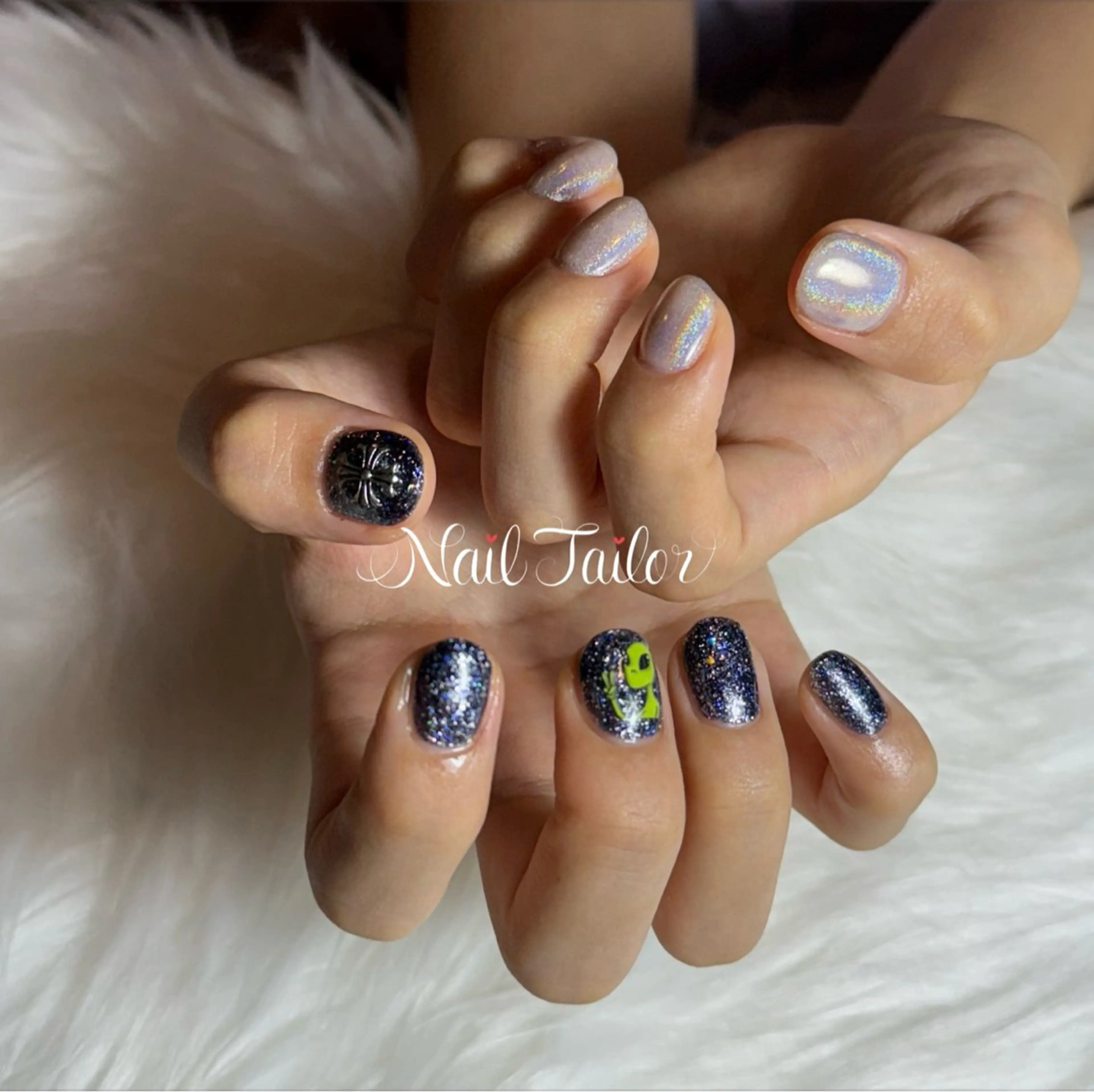 ネイル キラキラネイル ネイビー ショートネイル ハンドネイル NailTailor ネイルテイラーのネイルデザイン