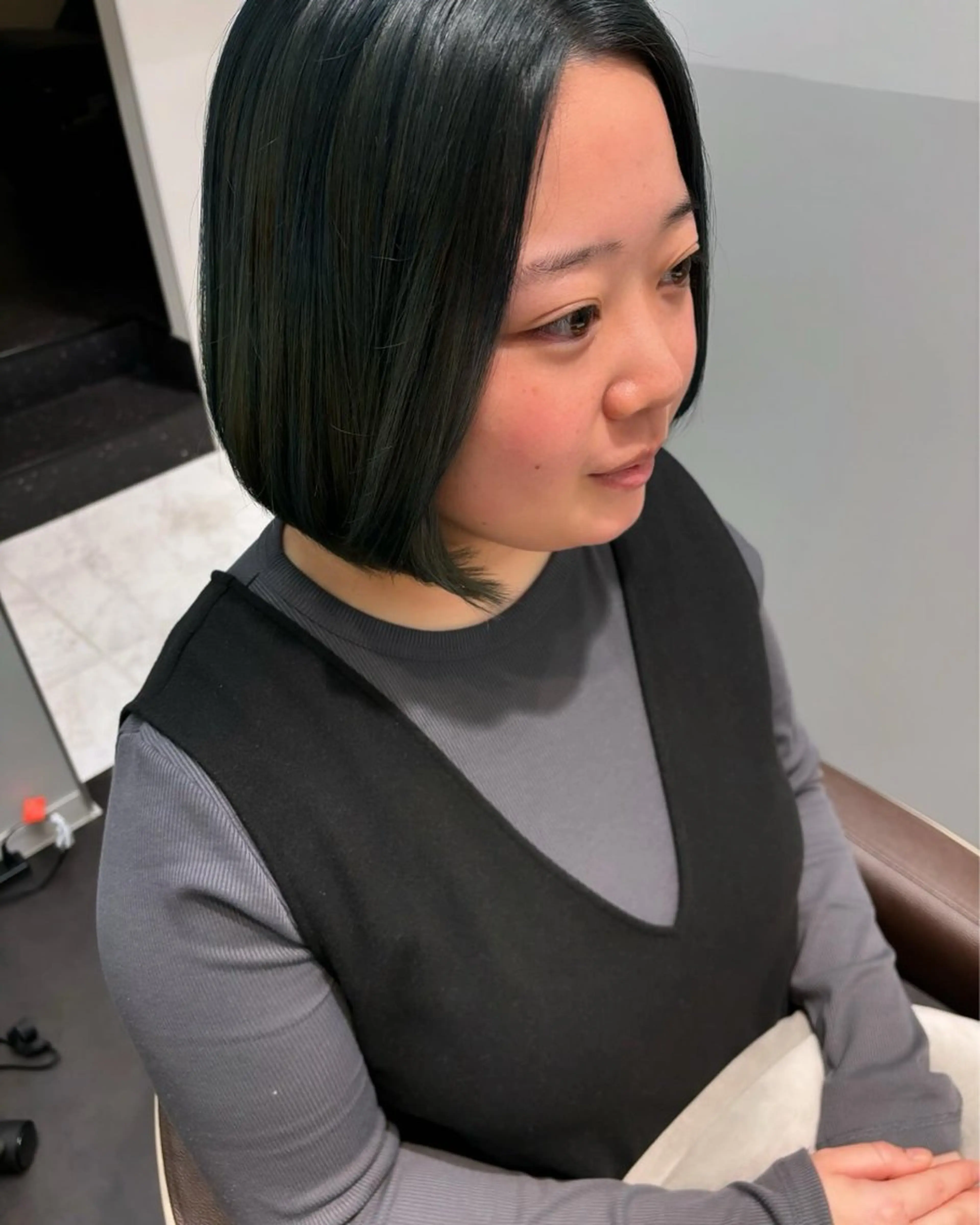 ミディアム カラー ブルーカラー ブルーグレー ブルーグレージュ グレージュ イルミナカラー Mina Akiyamaのヘアスタイル