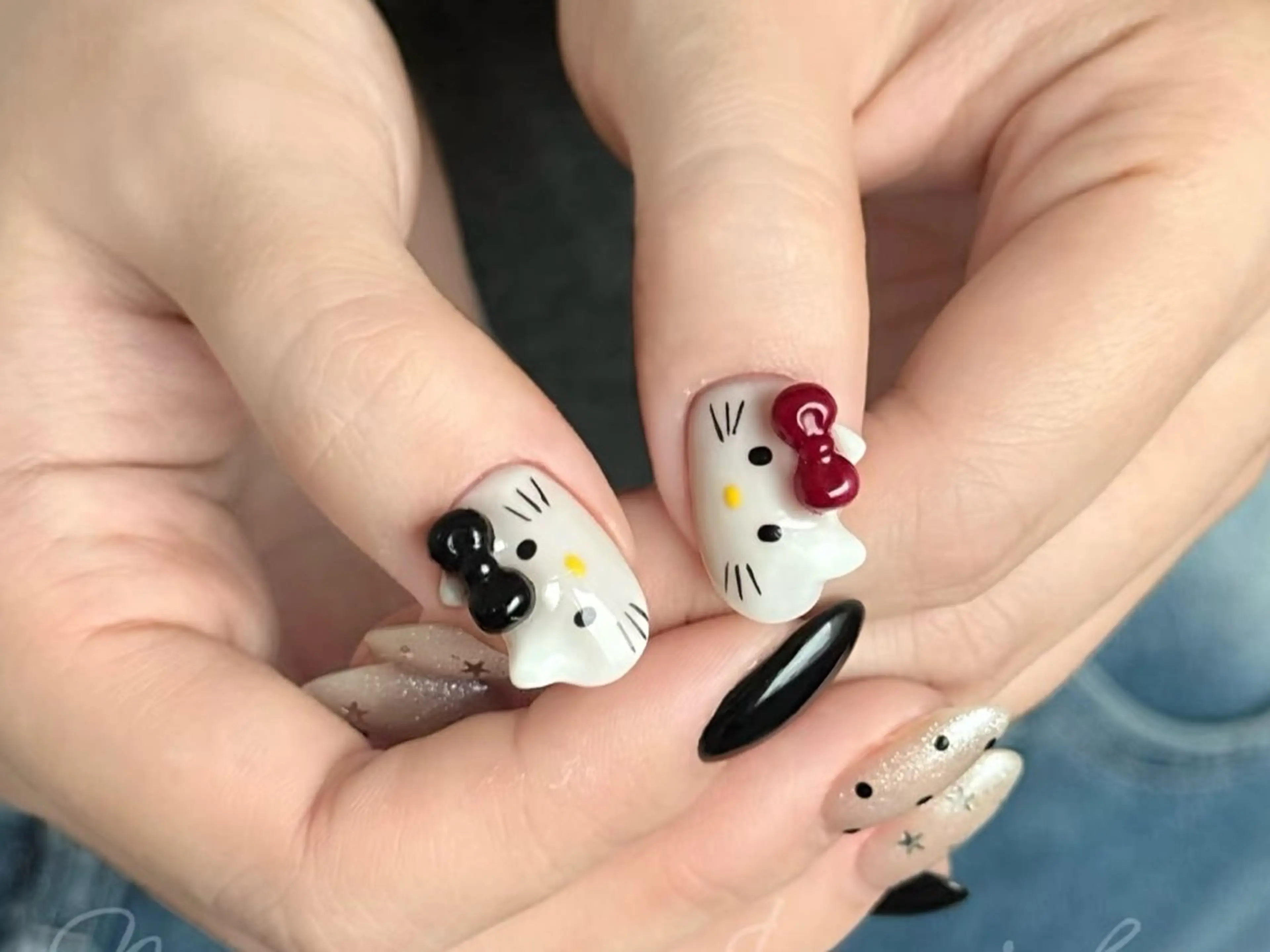 ネイル キラキラネイル ぷっくりネイル 赤色 リボン ハンドネイル ネイルサロン lotusのネイルデザイン