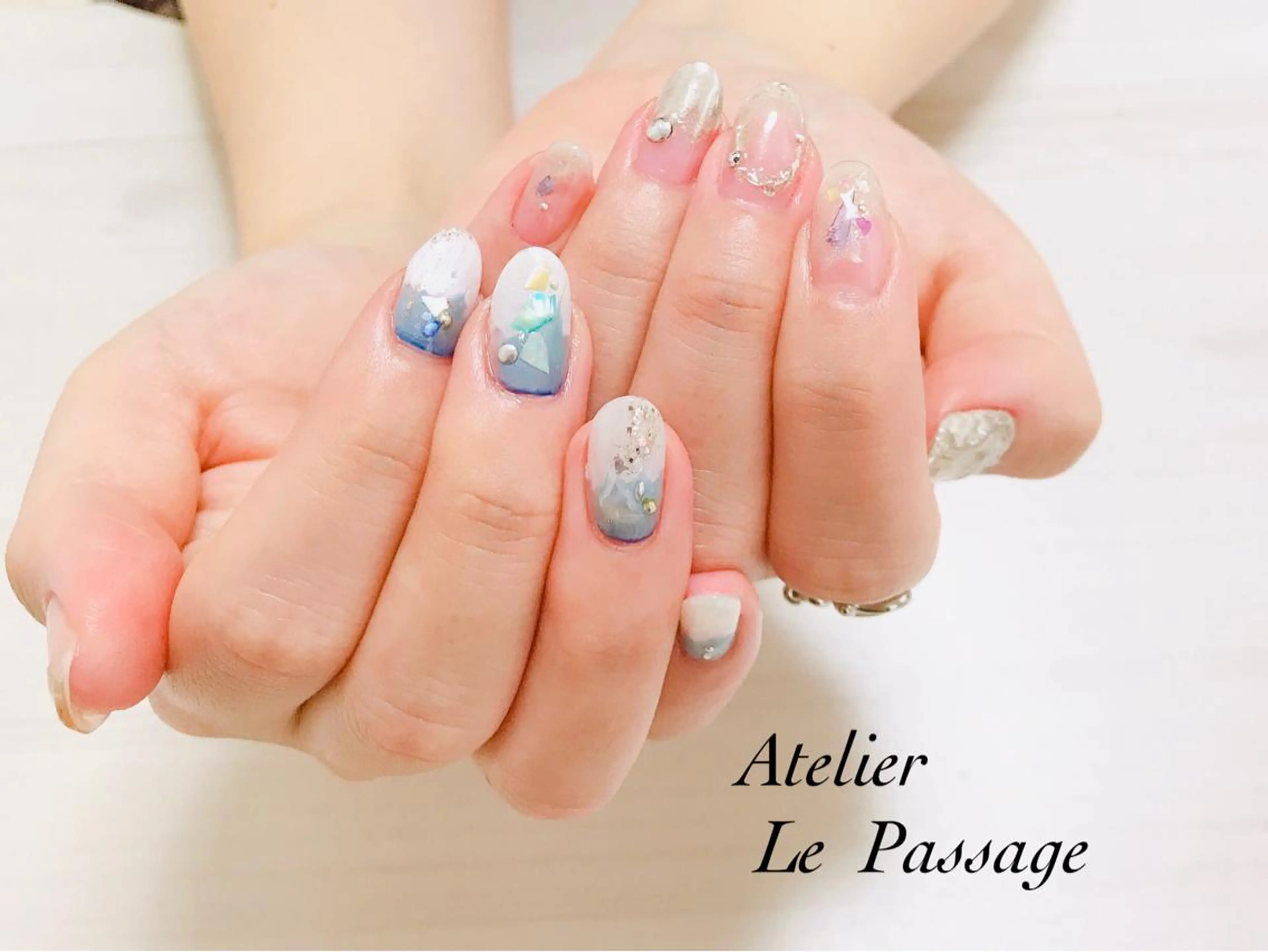 ネイル ジェルネイル ミラーネイル ニュアンスネイル オフィスネイル パラジェル Atelier Le Passage所属・h nakatsukaのネイルデザイン