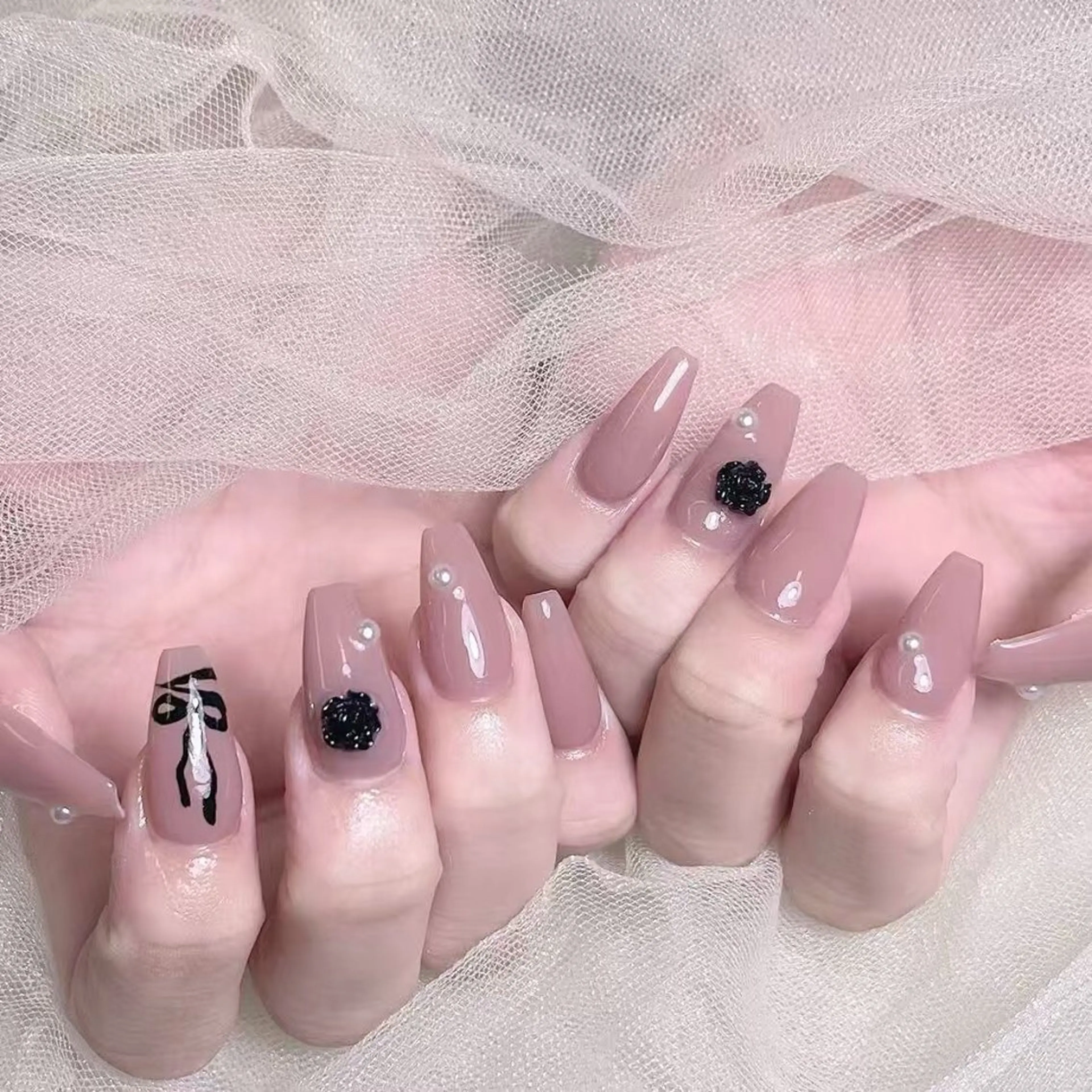 ネイル ハンドネイル Queens テイのネイルデザイン