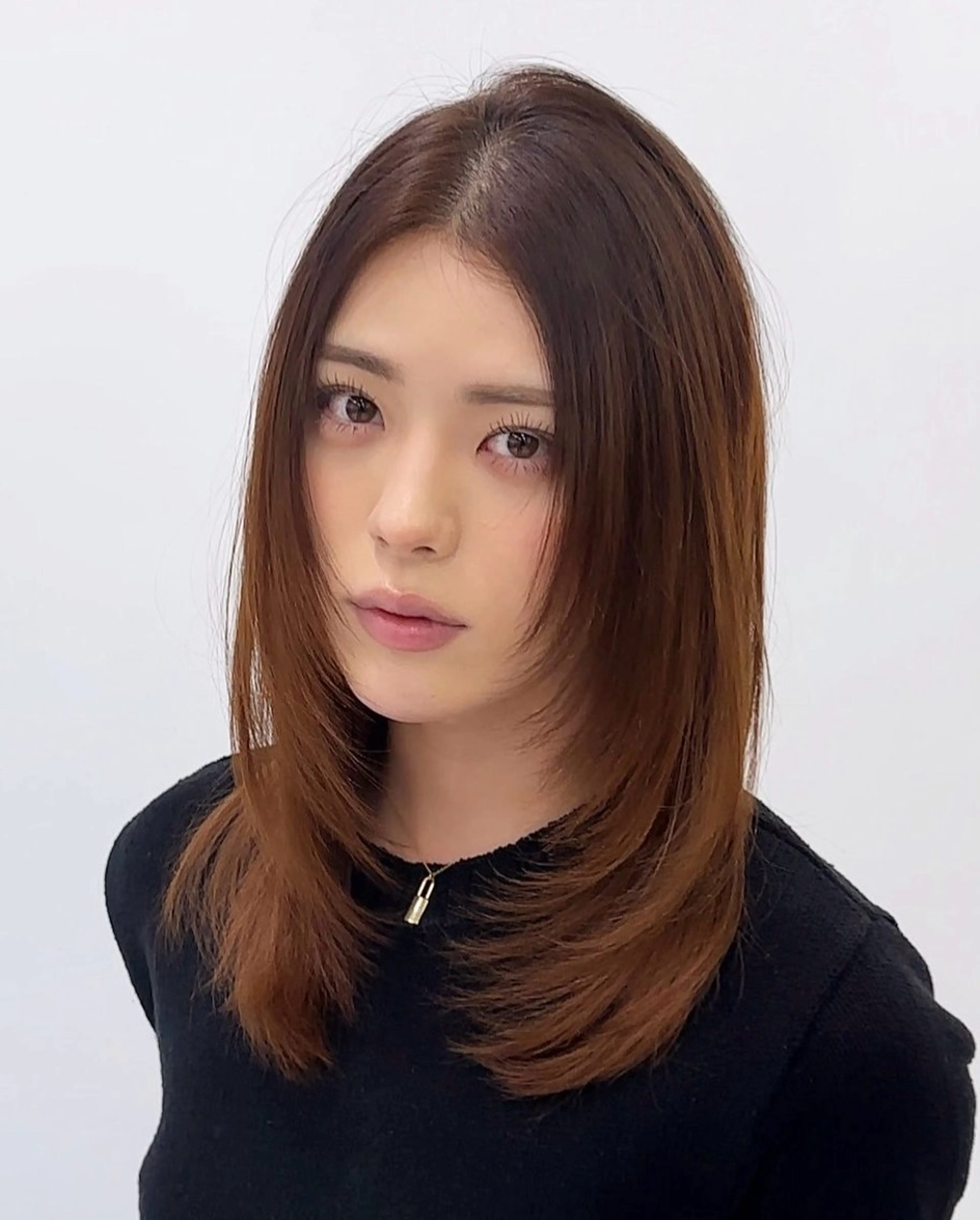 ミディアム レイヤーカット トリートメント カット パーマ Hana ハイトーン🕯🩰のヘアスタイル