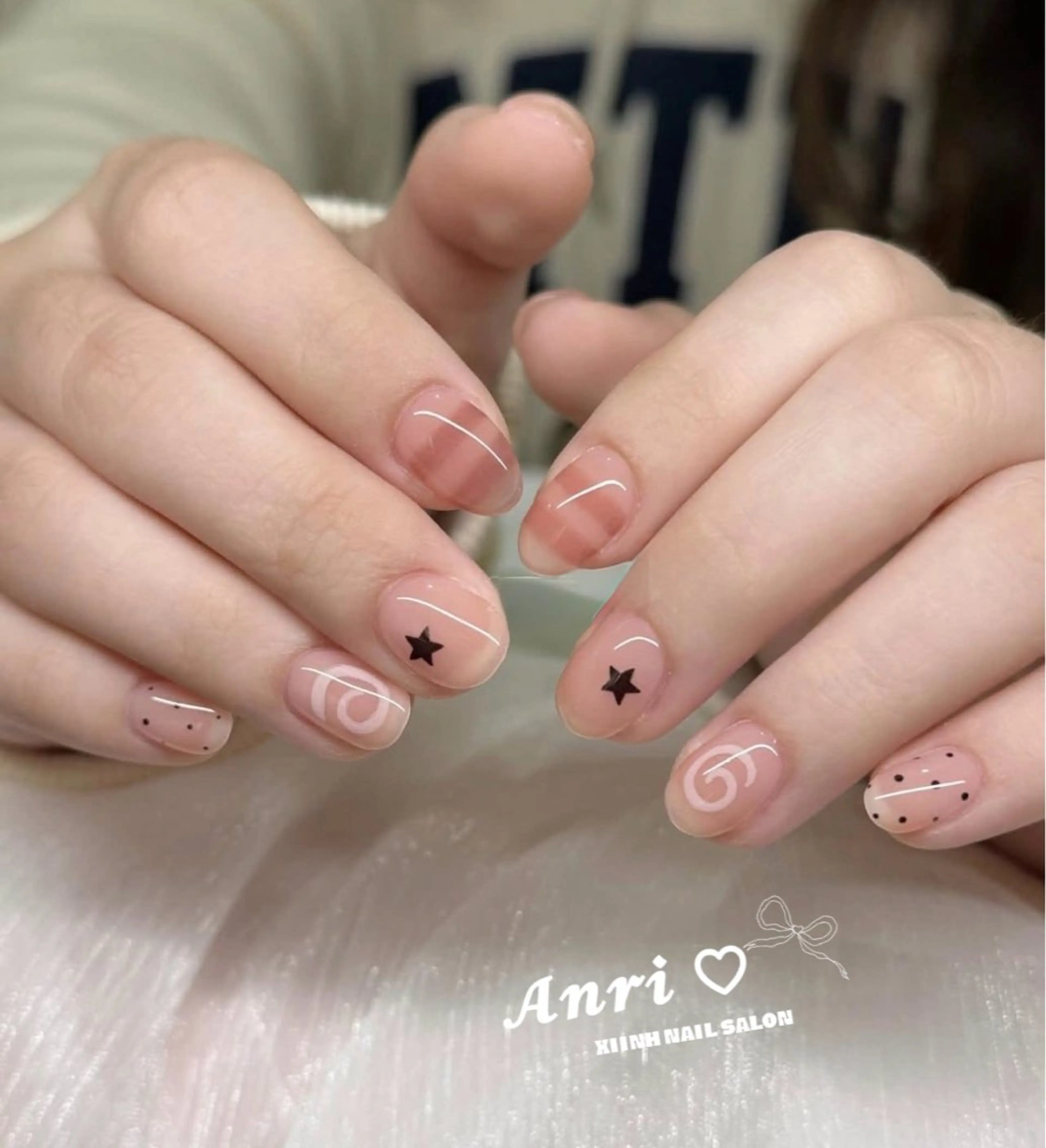 ネイル チークネイル 長さ出し フットネイル ジェルネイル 卒業式 𝓐𝓷𝓻𝓲 XiinhNailのネイルデザイン