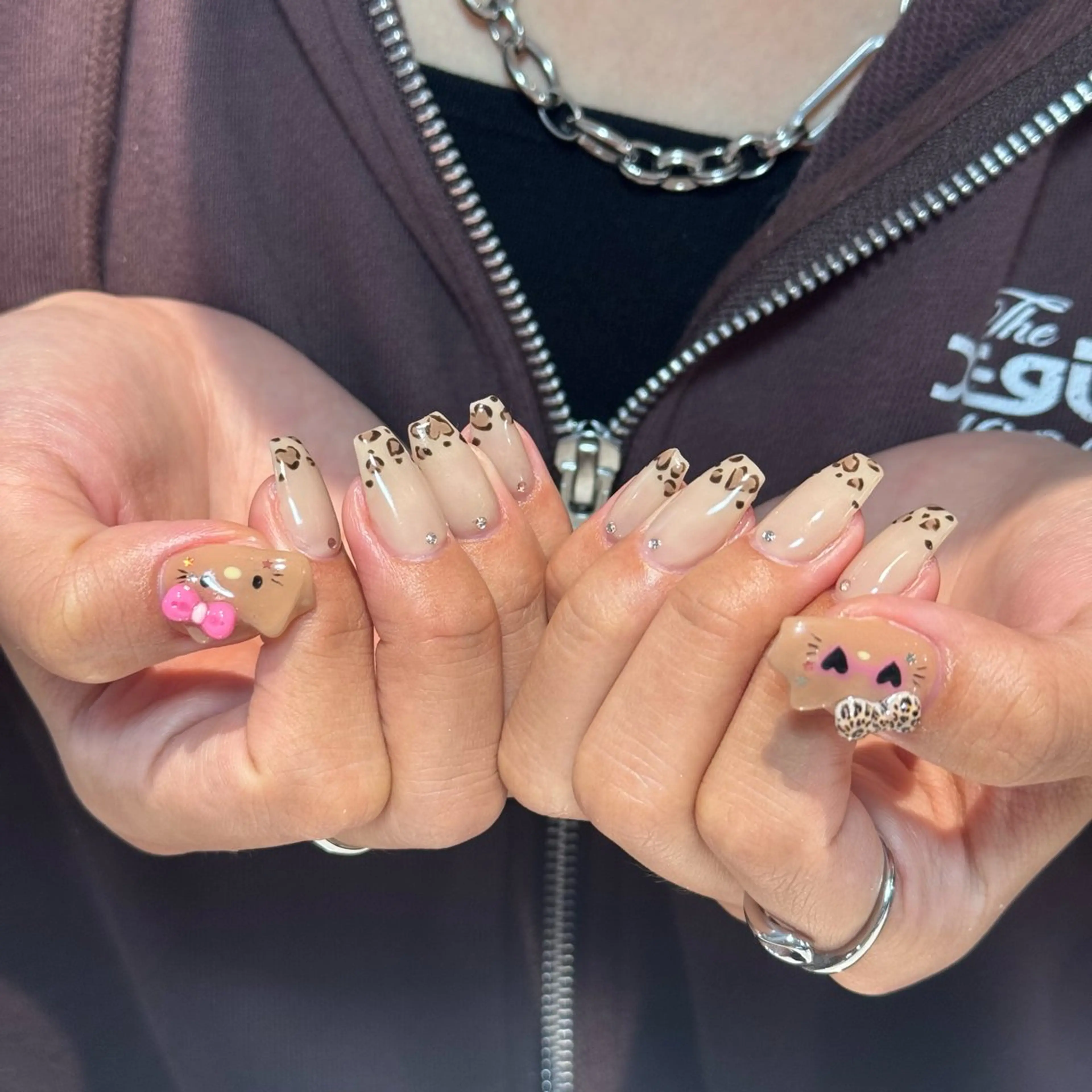 【HAND】オフなし⭐️120分持ち込みデザイン（ストーン・パール・スタッズ20粒まで）※他パーツ別途料金の写真