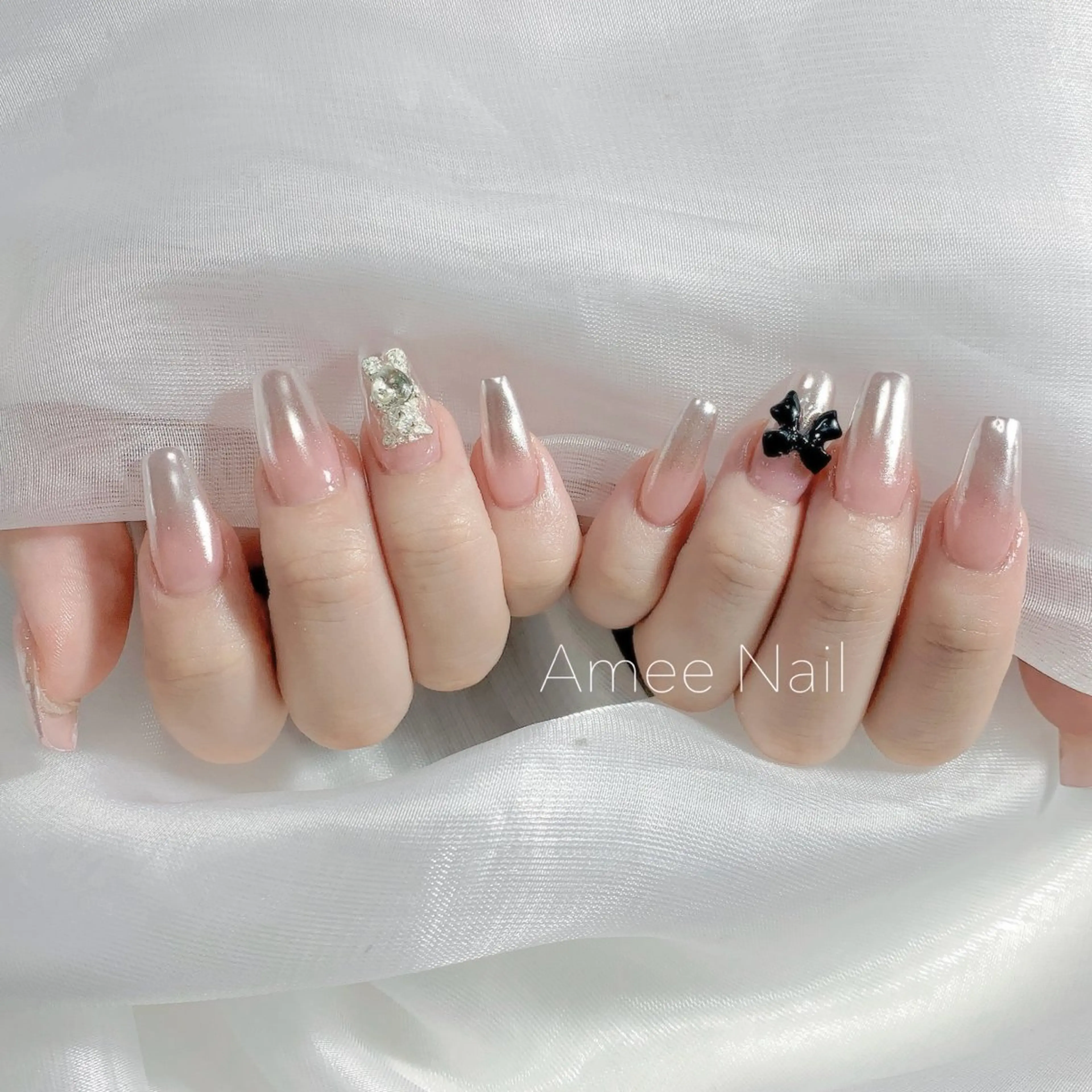 ネイル オーロラネイル クリアネイル フラッシュネイル ジェルネイル グラデーション ハンドネイル Amee Nail Salonのネイルデザイン