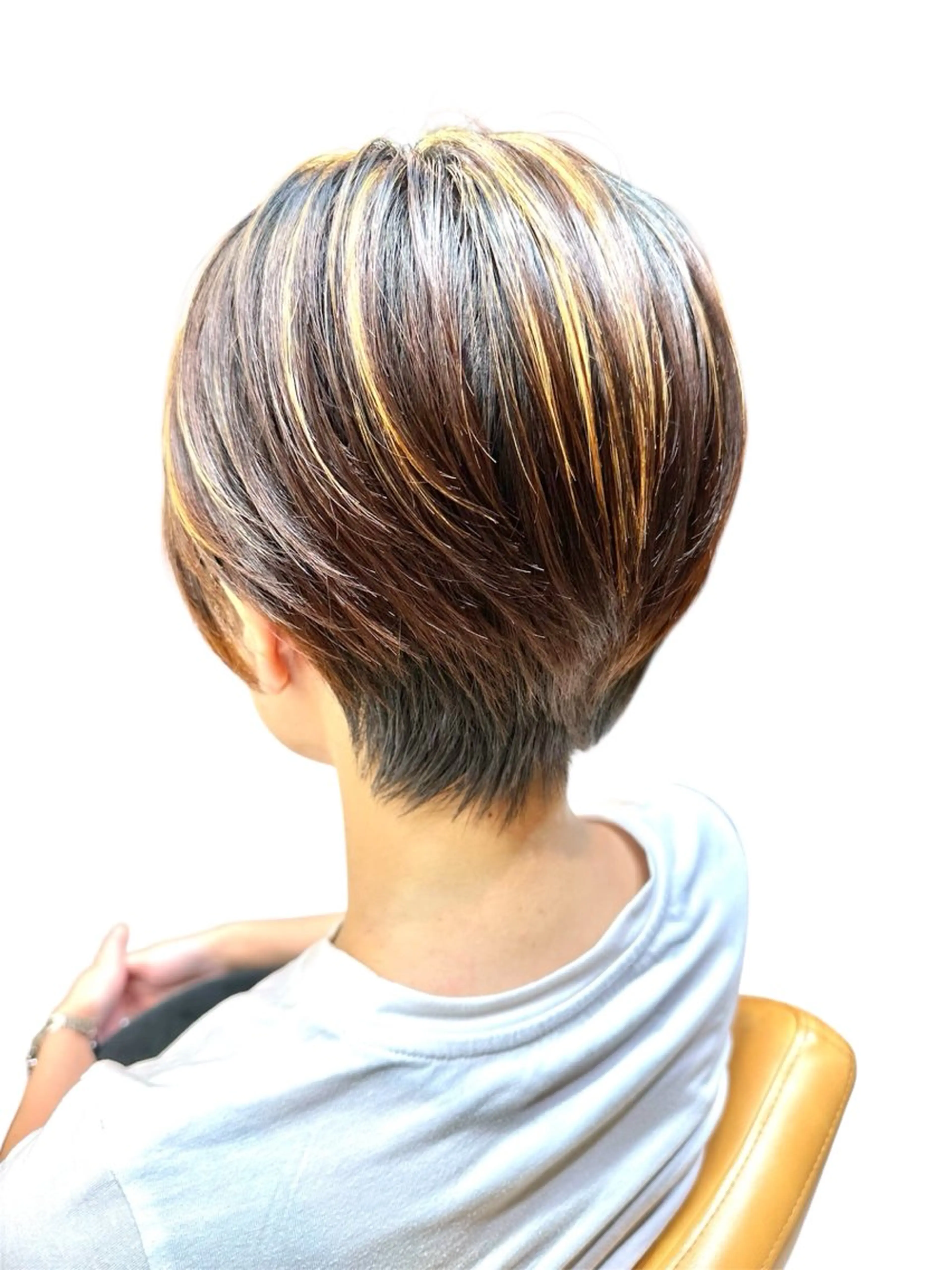 ショート カラー ⭐️レイヤーカット 大人気　三澤康司⭐️のヘアスタイル