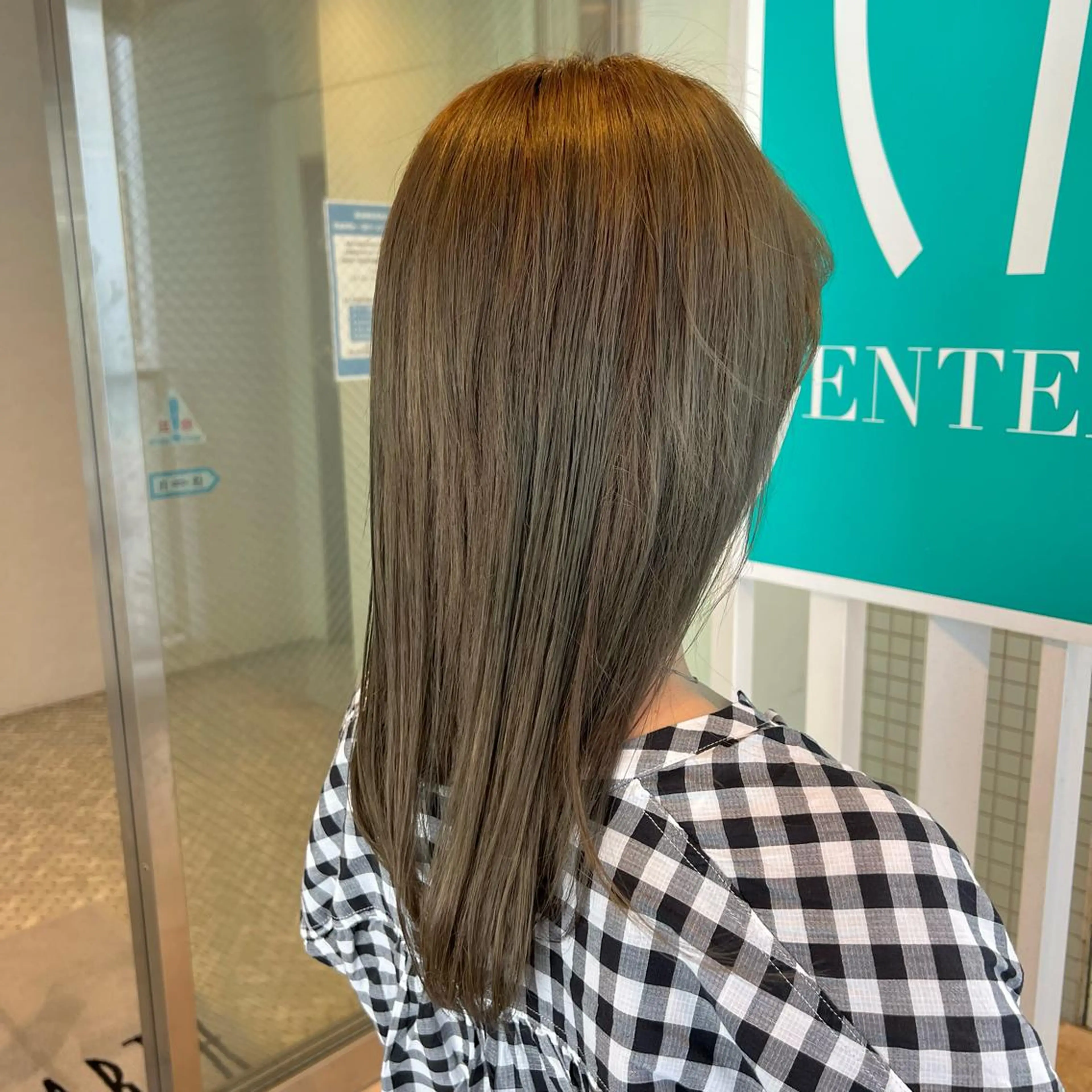 カラー ベージュカラー ミルクティーベージュ ヘアカラー トリートメント stylist 🐶内藤 成香のヘアスタイル