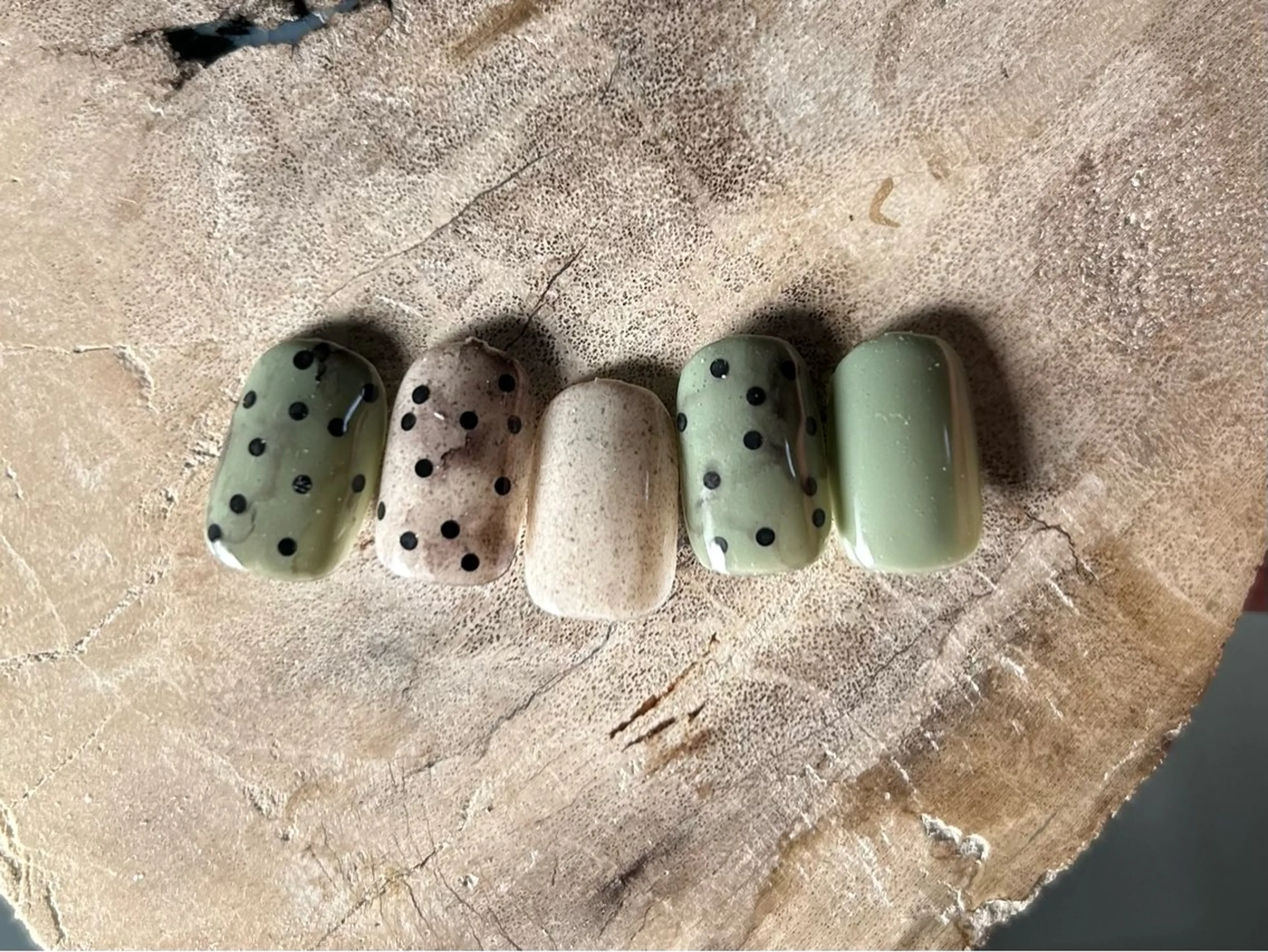 ネイル アートネイル フットネイル マグネットネイル ニュアンスネイル ハンドネイル アトリエ １０３のネイルデザイン