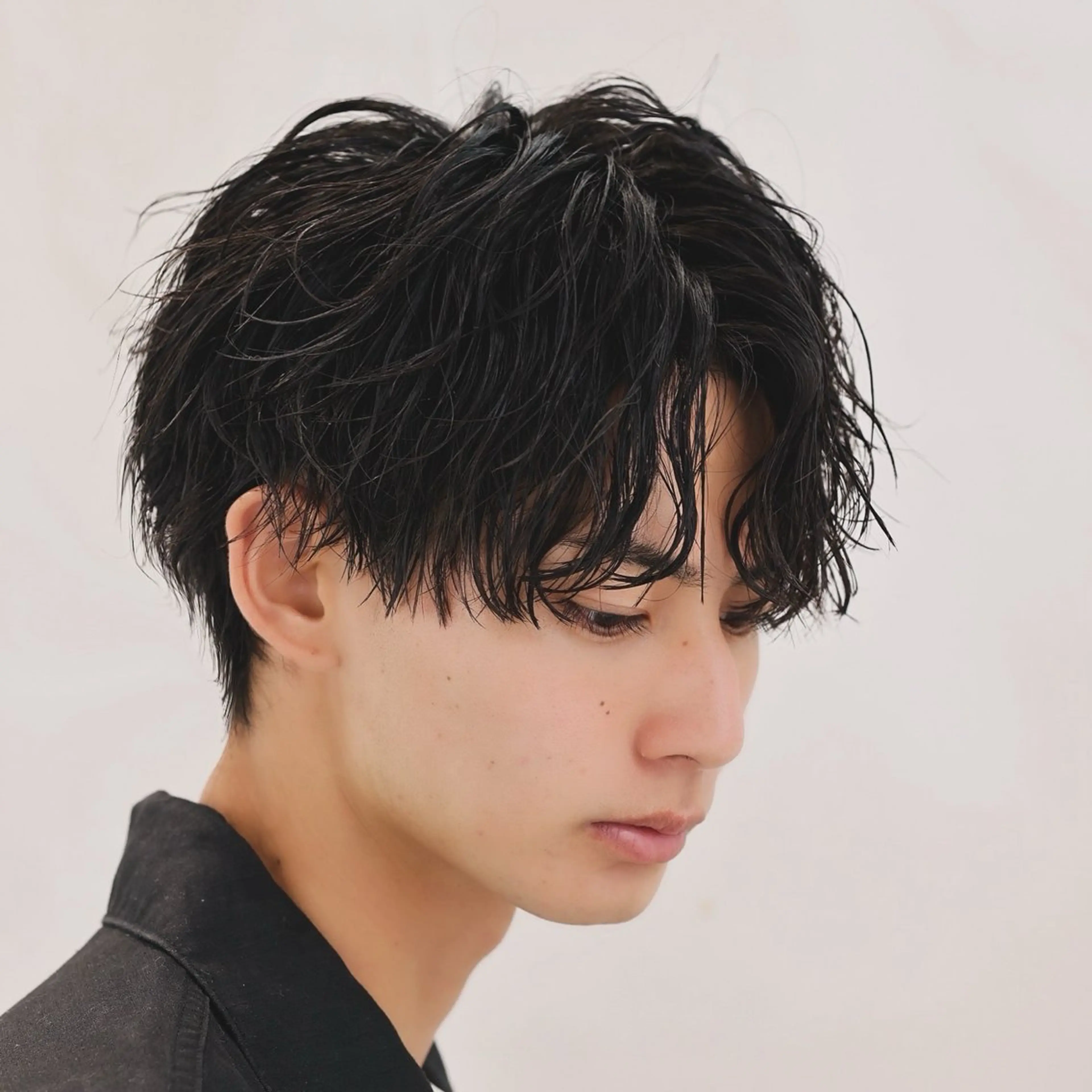 ショート カラー パーマ メンズ メンズパーマ ツイストスパイラルパーマ スパイラルパーマ 新宿/メンズ/ ブリーチ/パーマのヘアスタイル