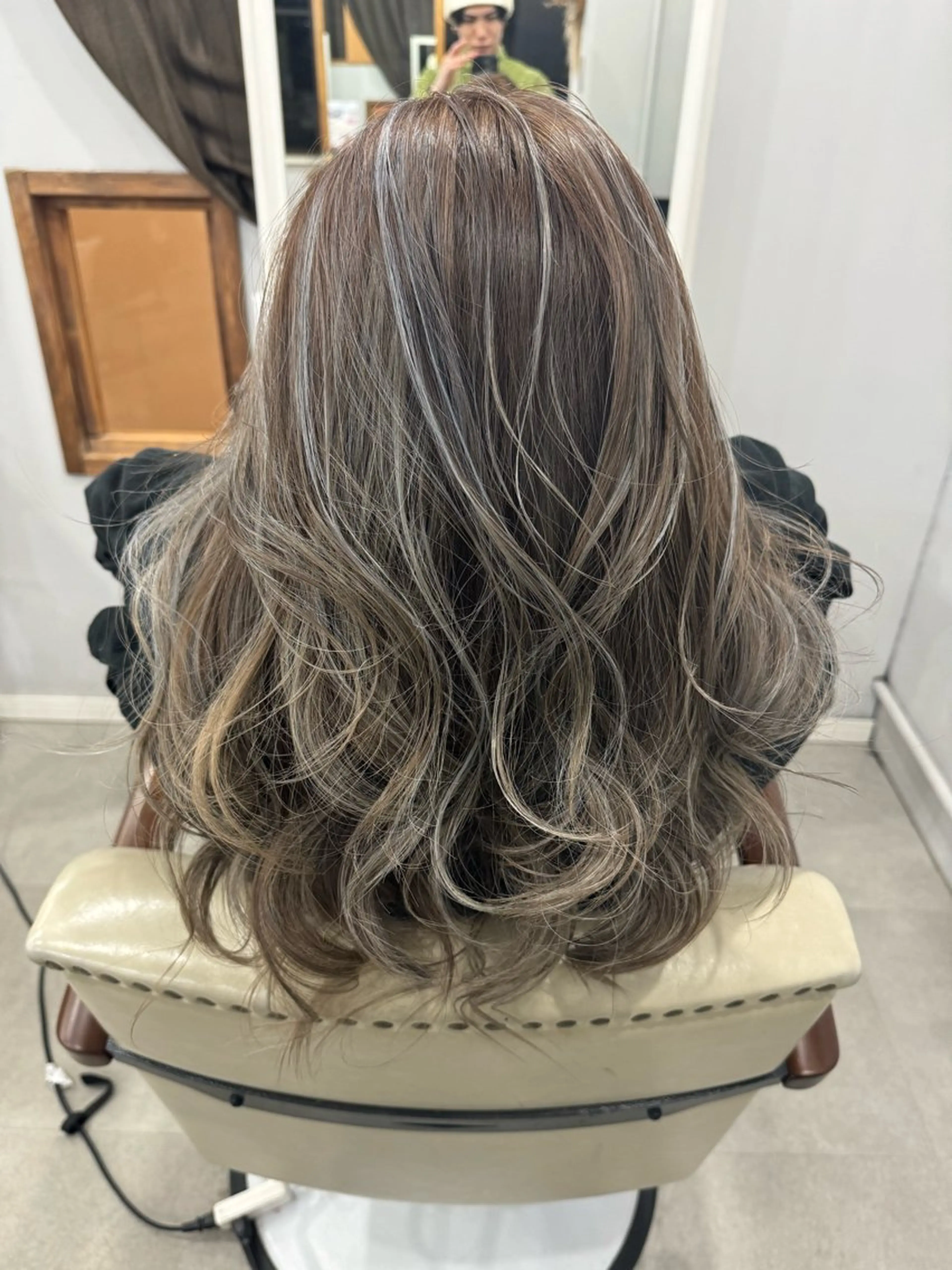ロング ヘアカラー to youハイライトのヘアスタイル