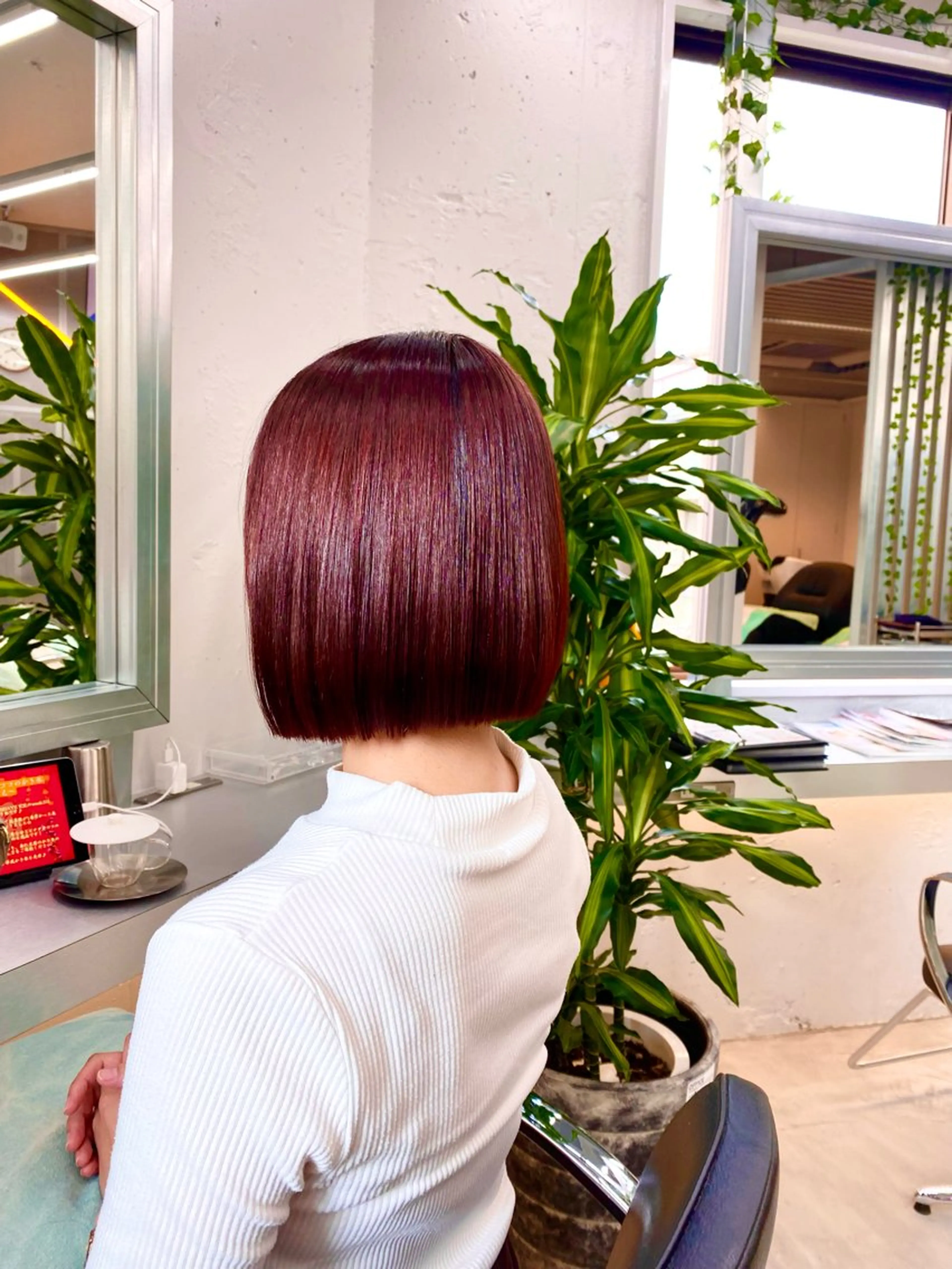 ミディアム カラー パーマ 切りっぱなしボブ レッドカラー ボブ 韓国風ヘア 酸性ストレート カット ヘアカラー 縮毛矯正 艶髪と透明感を ‼️/若林のヘアスタイル