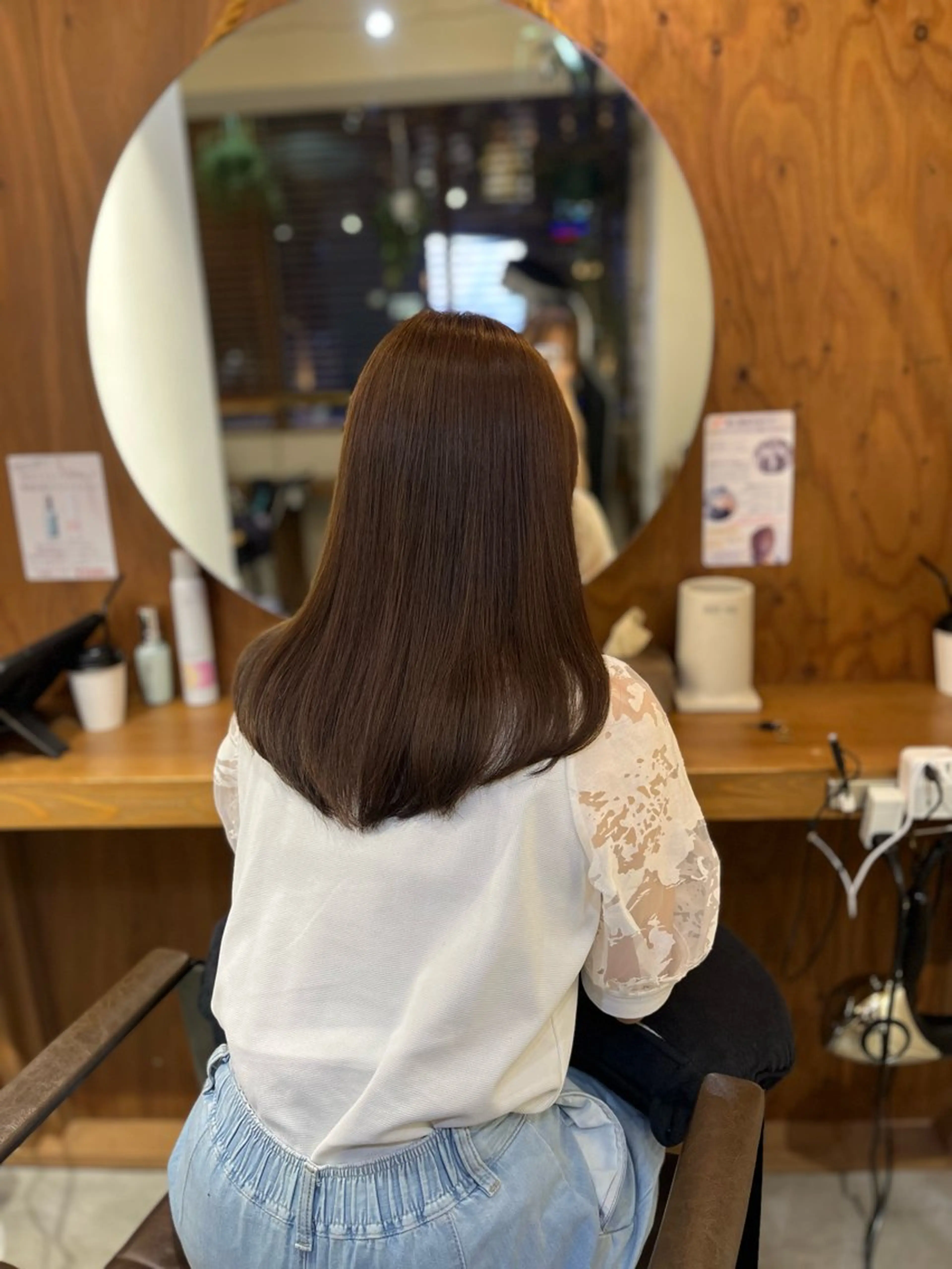 セミロング 塩川ももこ/ 自然な縮毛矯正のヘアスタイル