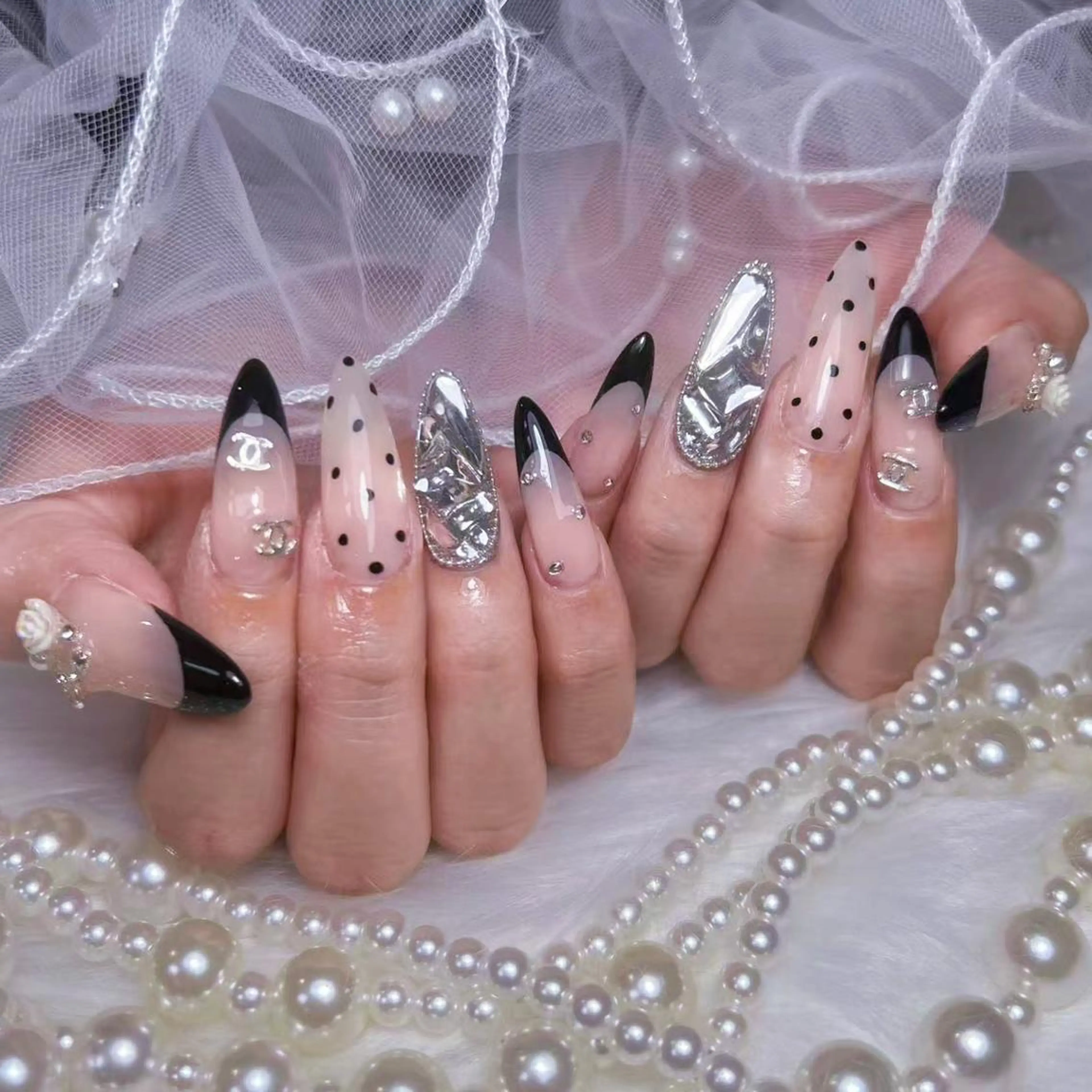 ネイル アートネイル オーロラネイル フラッシュネイル ガーリー キラキラネイル ハンドネイル リナ 💅のネイルデザイン