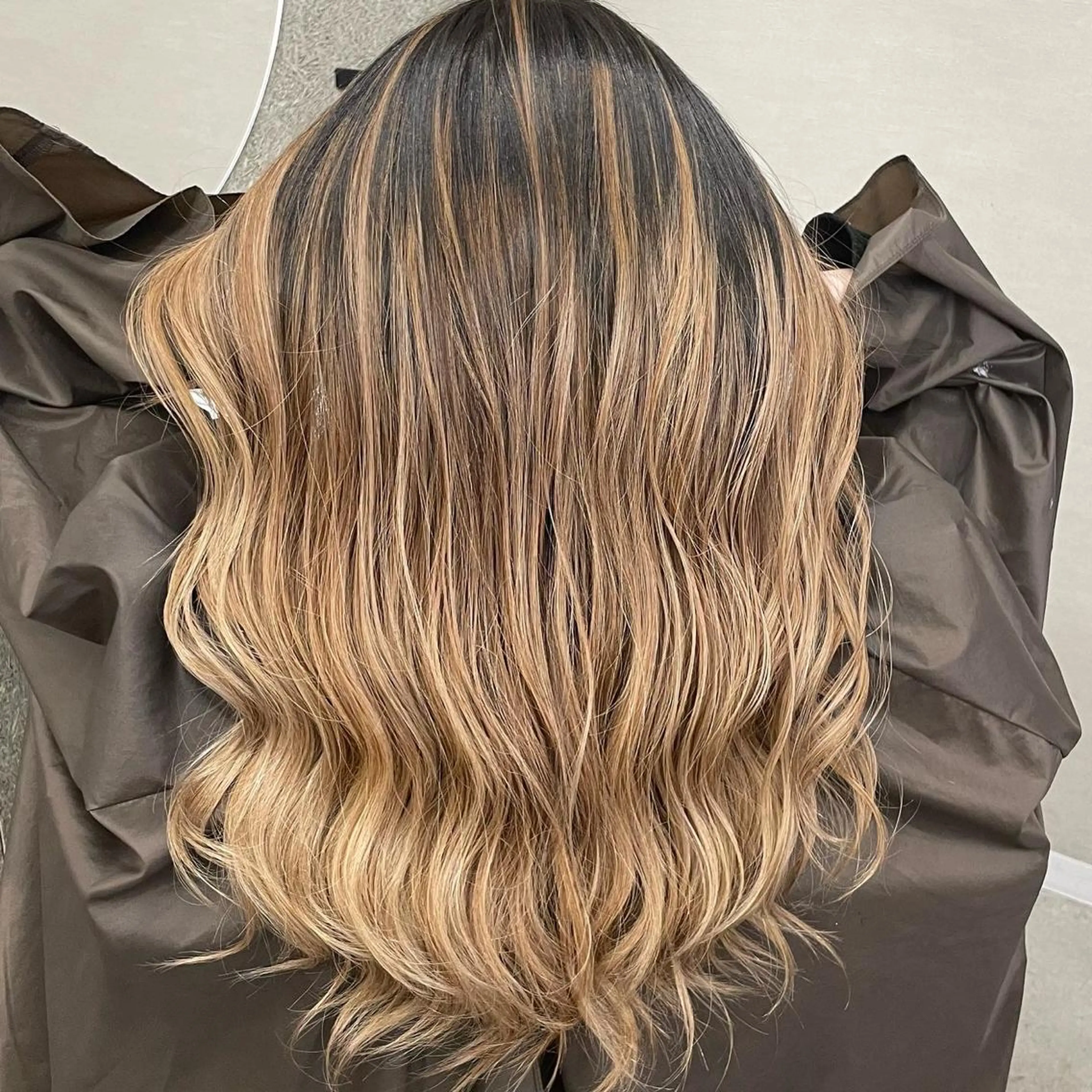 ロング カラー ヘアカラー トリートメント Lull1人美容室 バレイヤージュのヘアスタイル