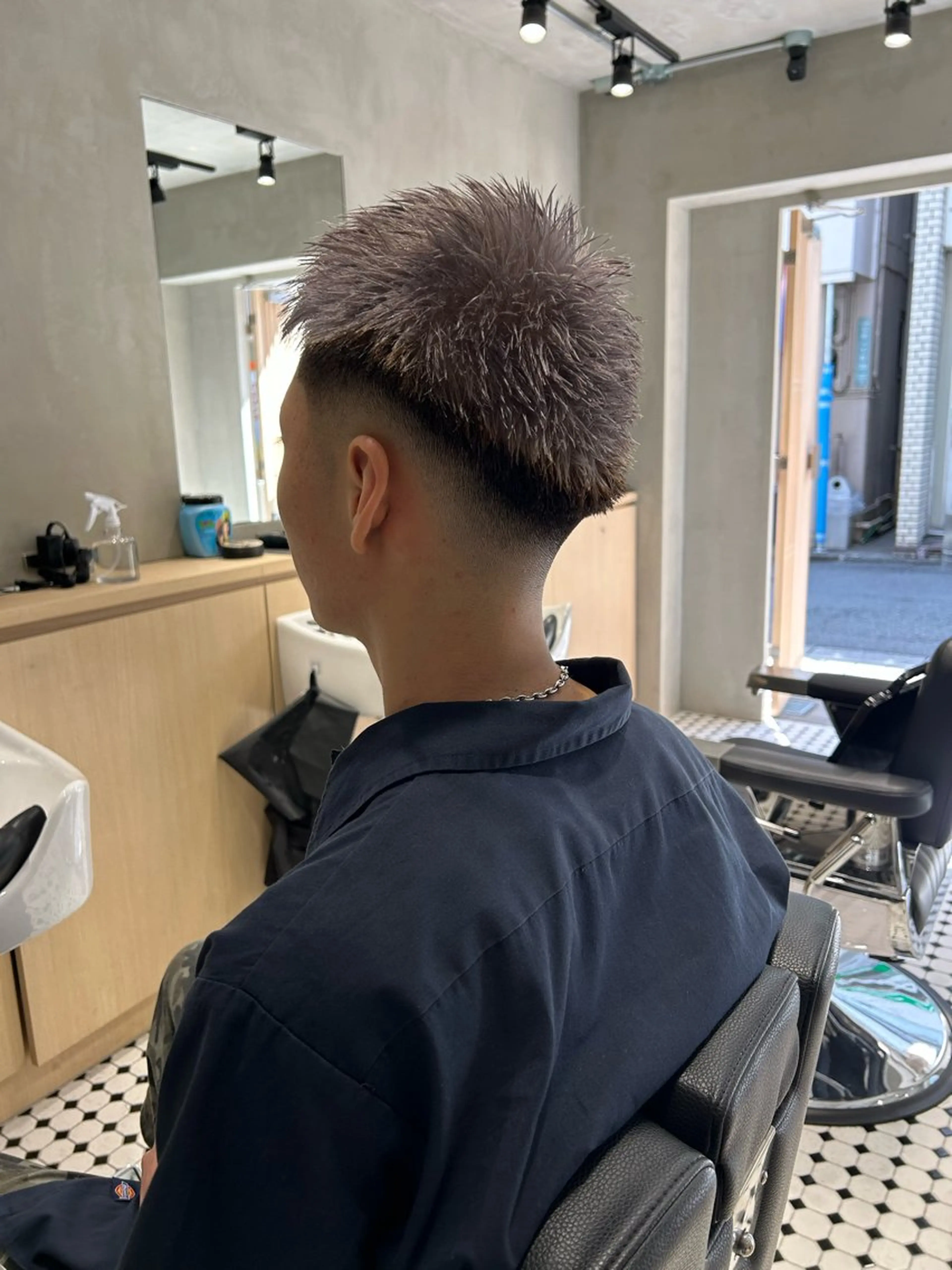 ショート メンズ メンズブリーチ フェードカット メンズハイトーン メンズベリーショート ベリーショート カット ヘアカラー パーマ 【明大前フェード/ メンズパーマ/岳】のヘアスタイル