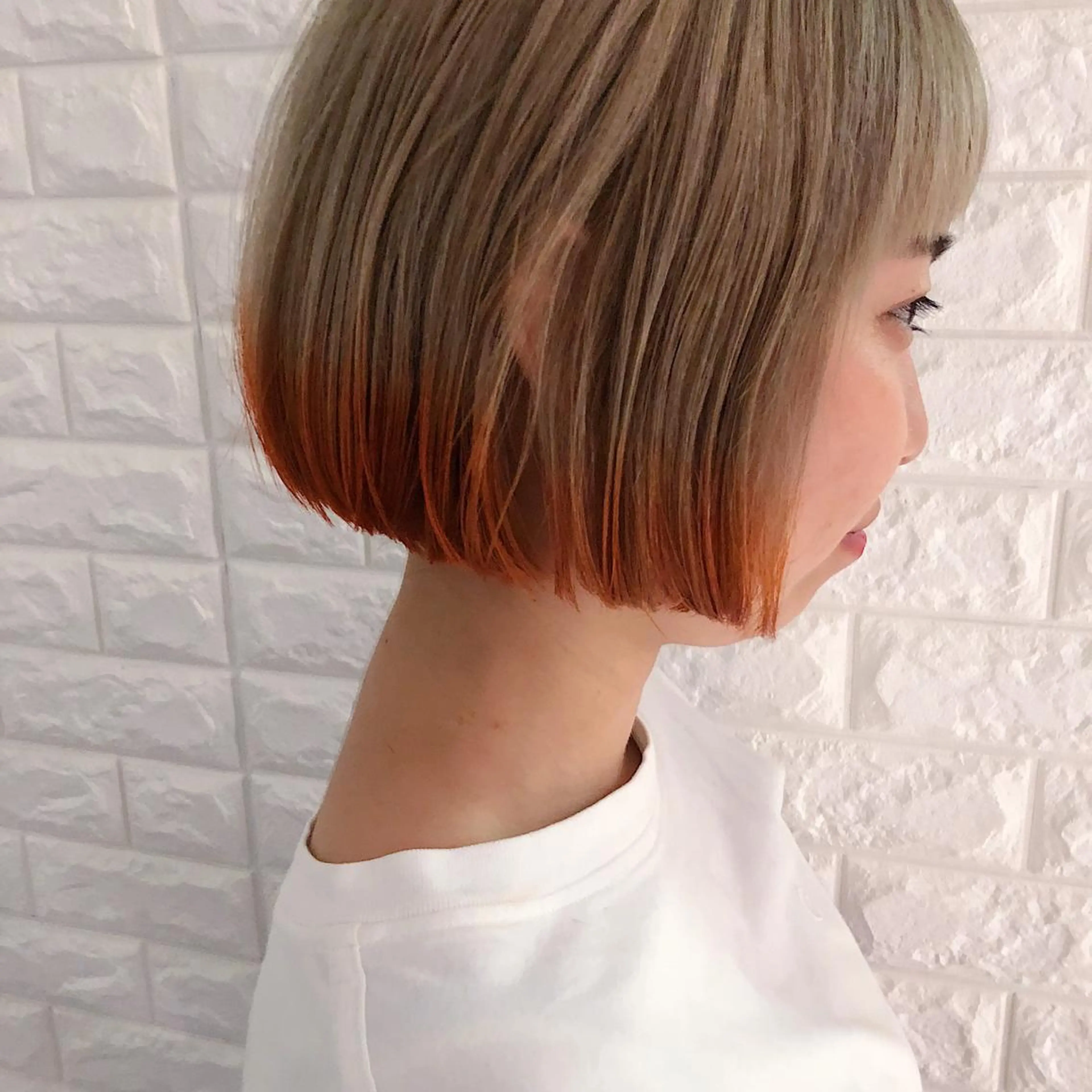 ショート カラー ブリーチ オレンジ 髪質改善、エクステ 山口卓哉のヘアスタイル