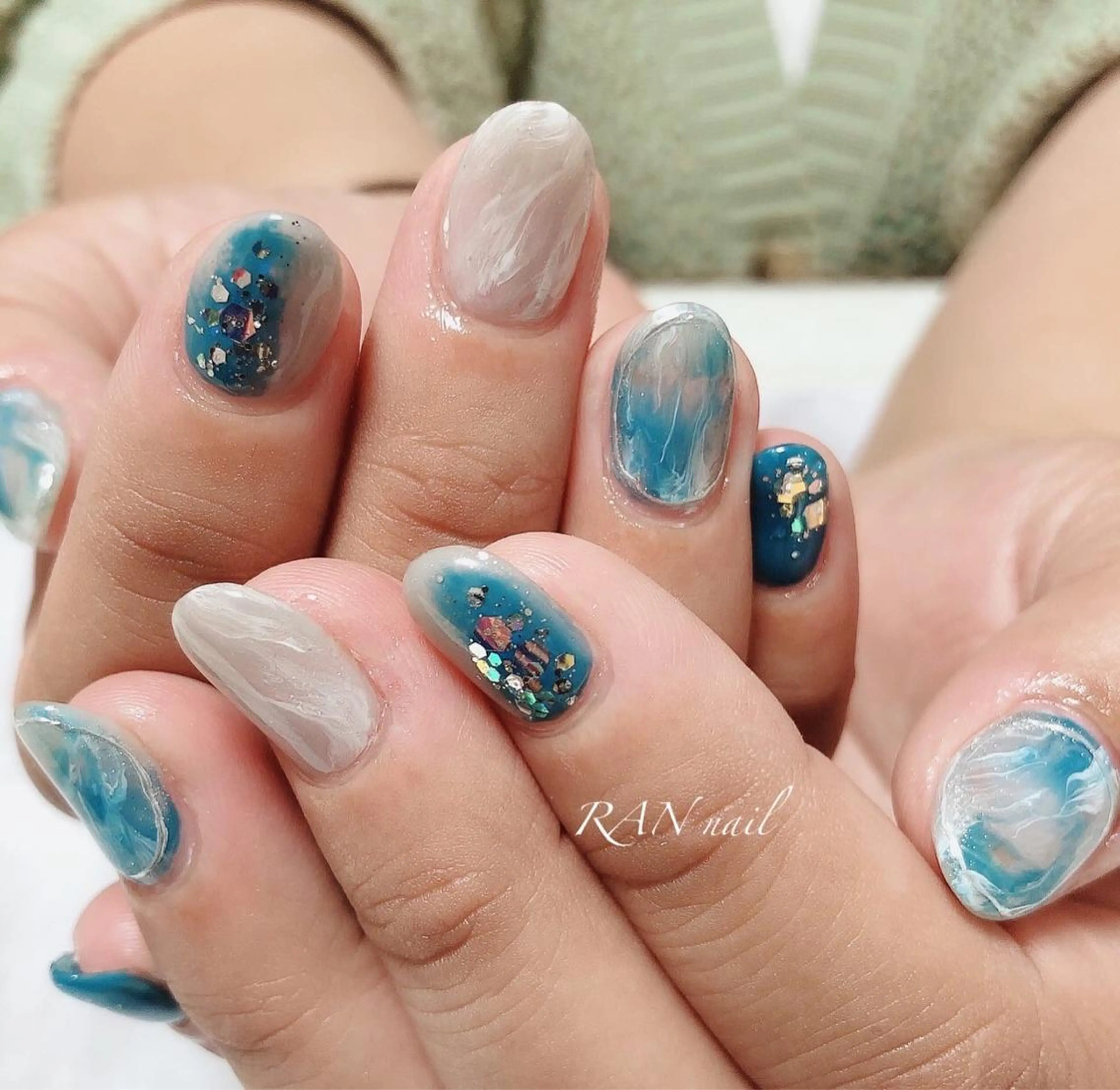ネイル ブルー キラキラネイル 大理石ネイル(マーブル) ニュアンスネイル オフィスネイル ハンドネイル フットネイル RAN nailのネイルデザイン
