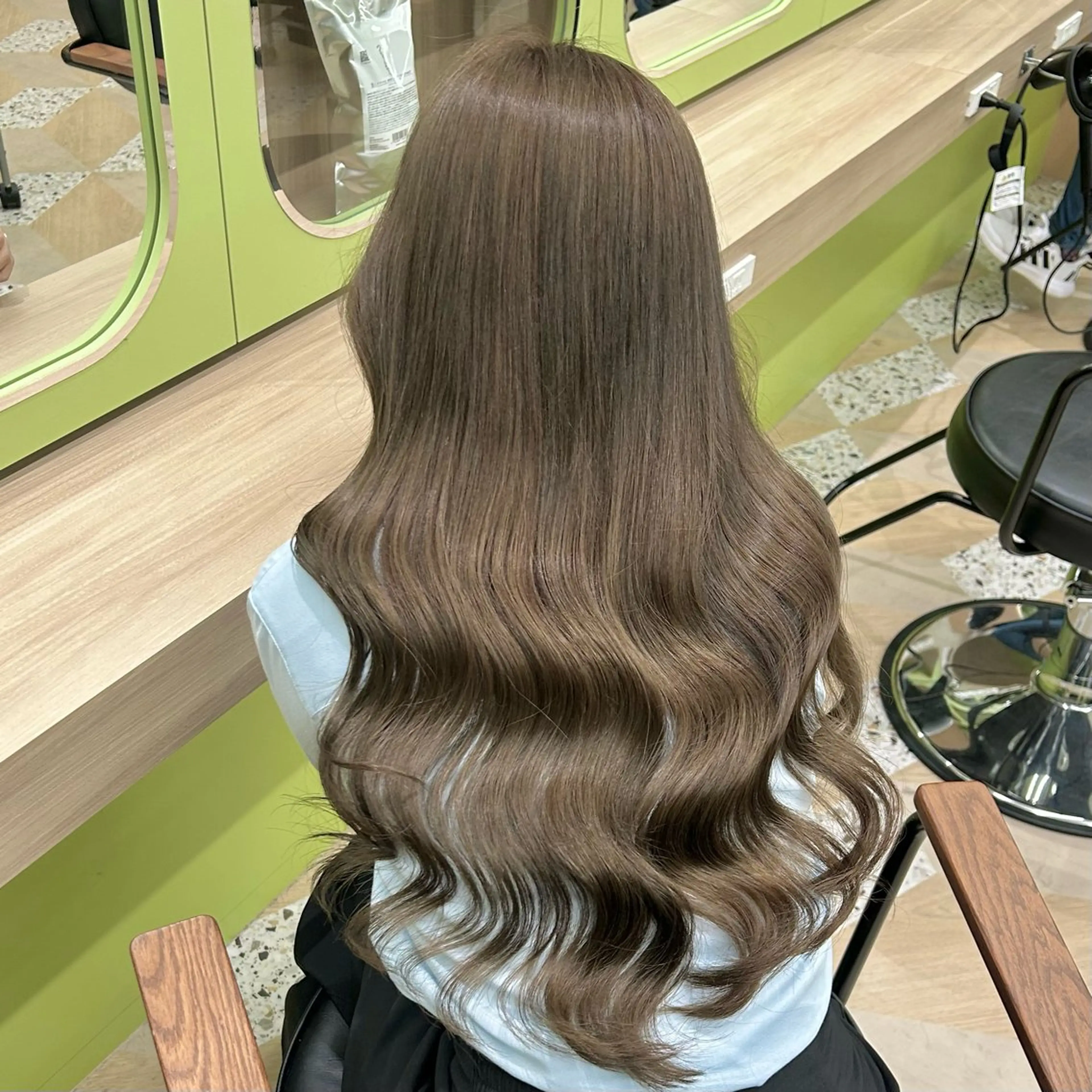 ロング カラー ベージュカラー ブリーチ ブラウンカラー ショコラベージュ 透明感カラー カット ヘアカラー トリートメント ブリーチなしベージュ /ヘアセット/ミユのヘアスタイル