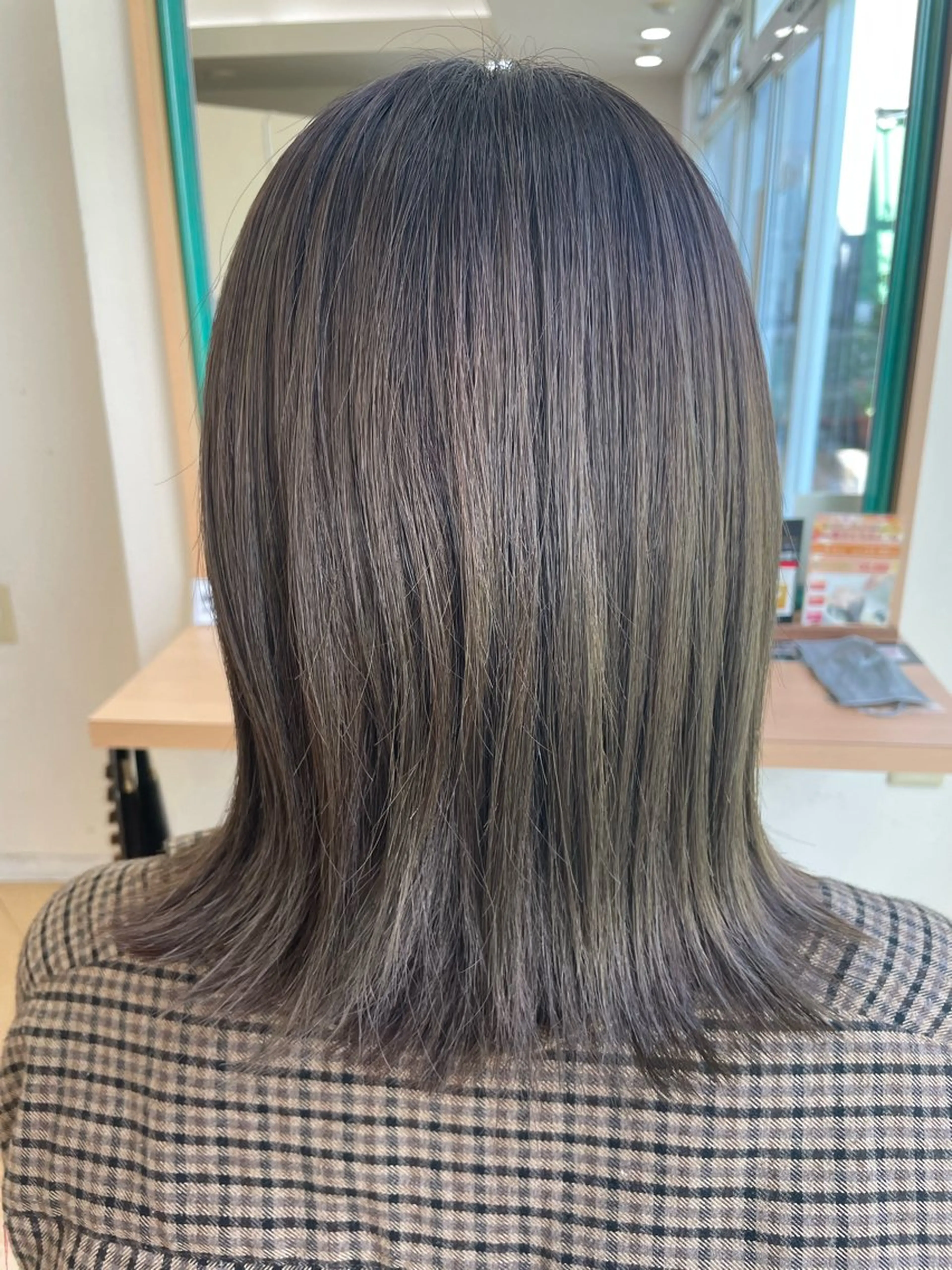 ミディアム カット ヘアカラー トリートメント 福原 亜祐美のヘアスタイル