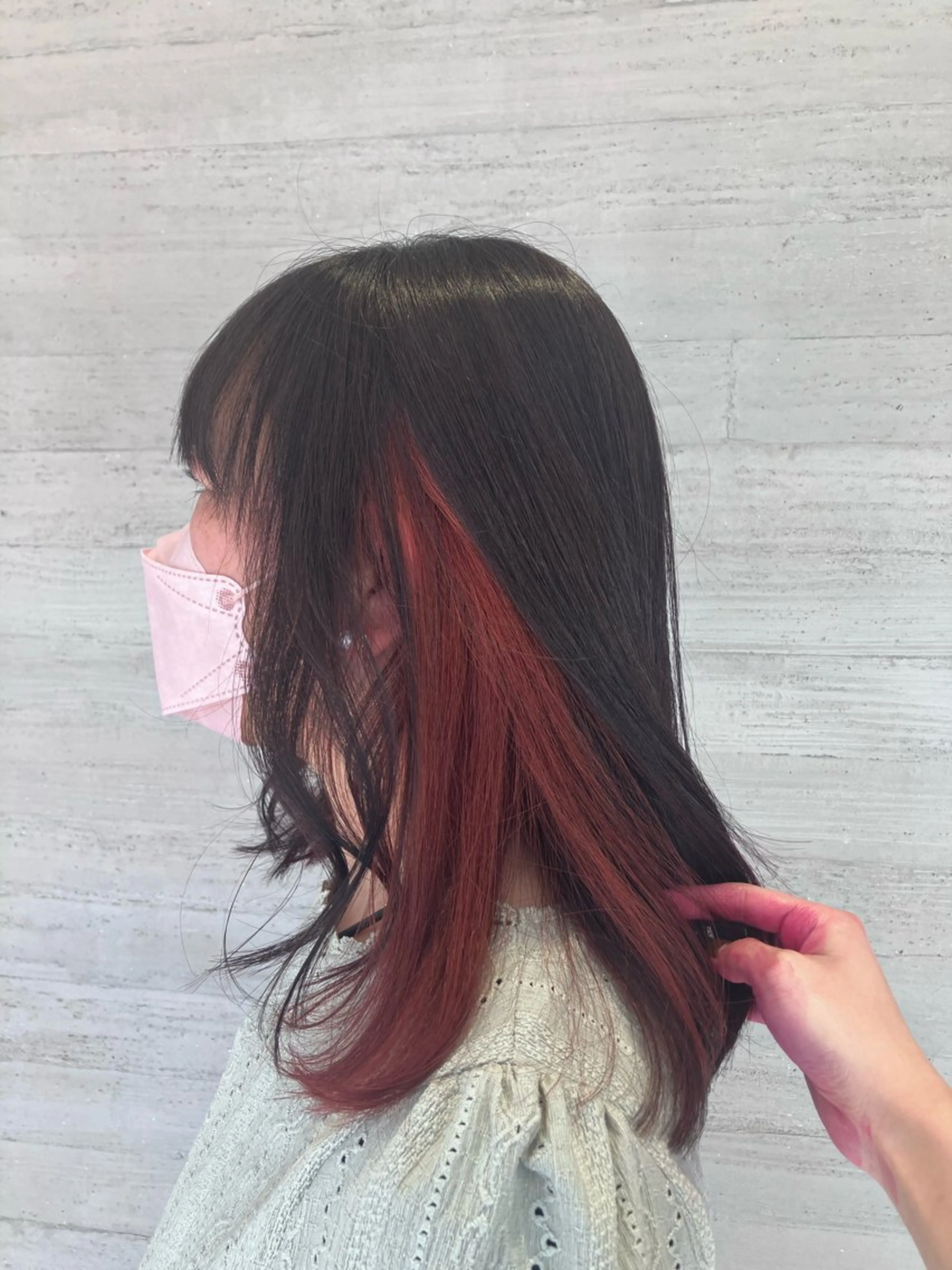 セミロング カラー インナーカラー ピンクカラー サキ🤍ハイトーン 🩰くびれ巻きヘアのヘアスタイル