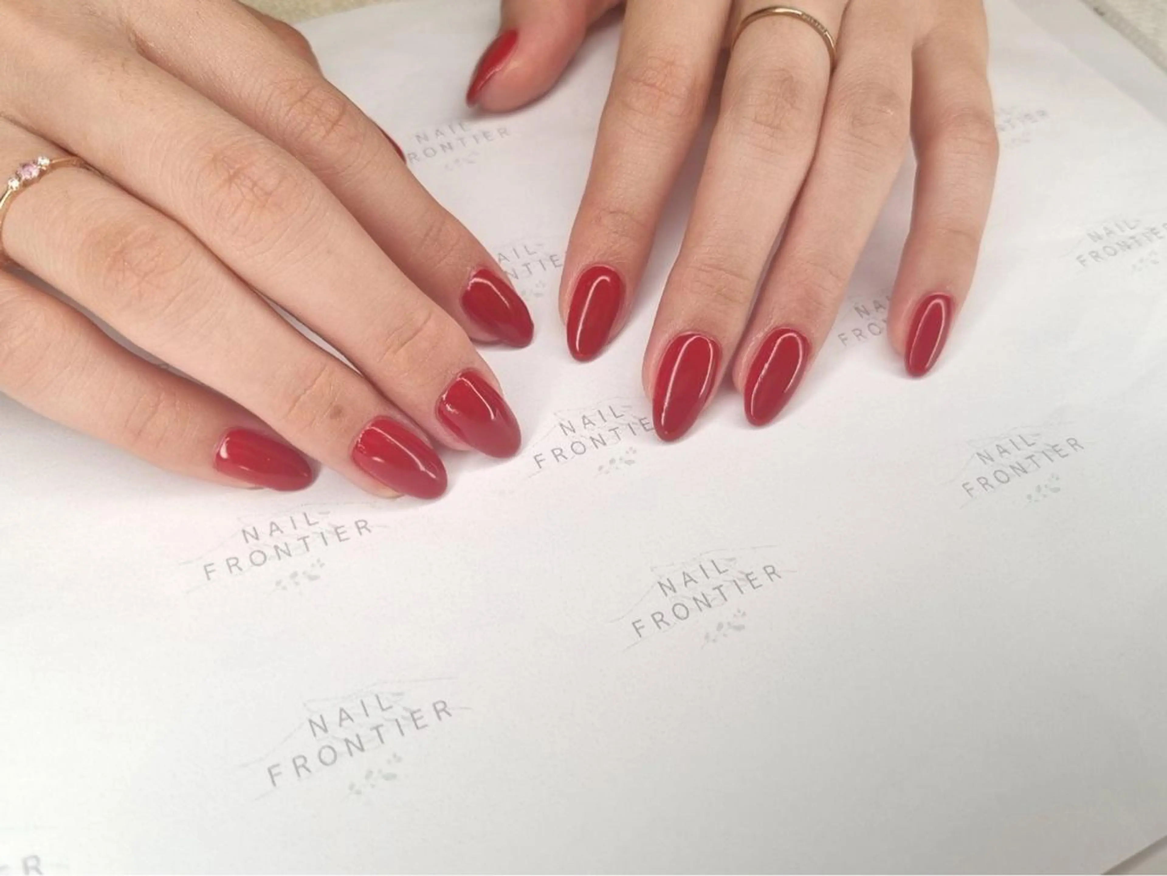 ネイル ワンカラーネイル 赤色 吉祥寺🌟 ネイルフロンティアのネイルデザイン