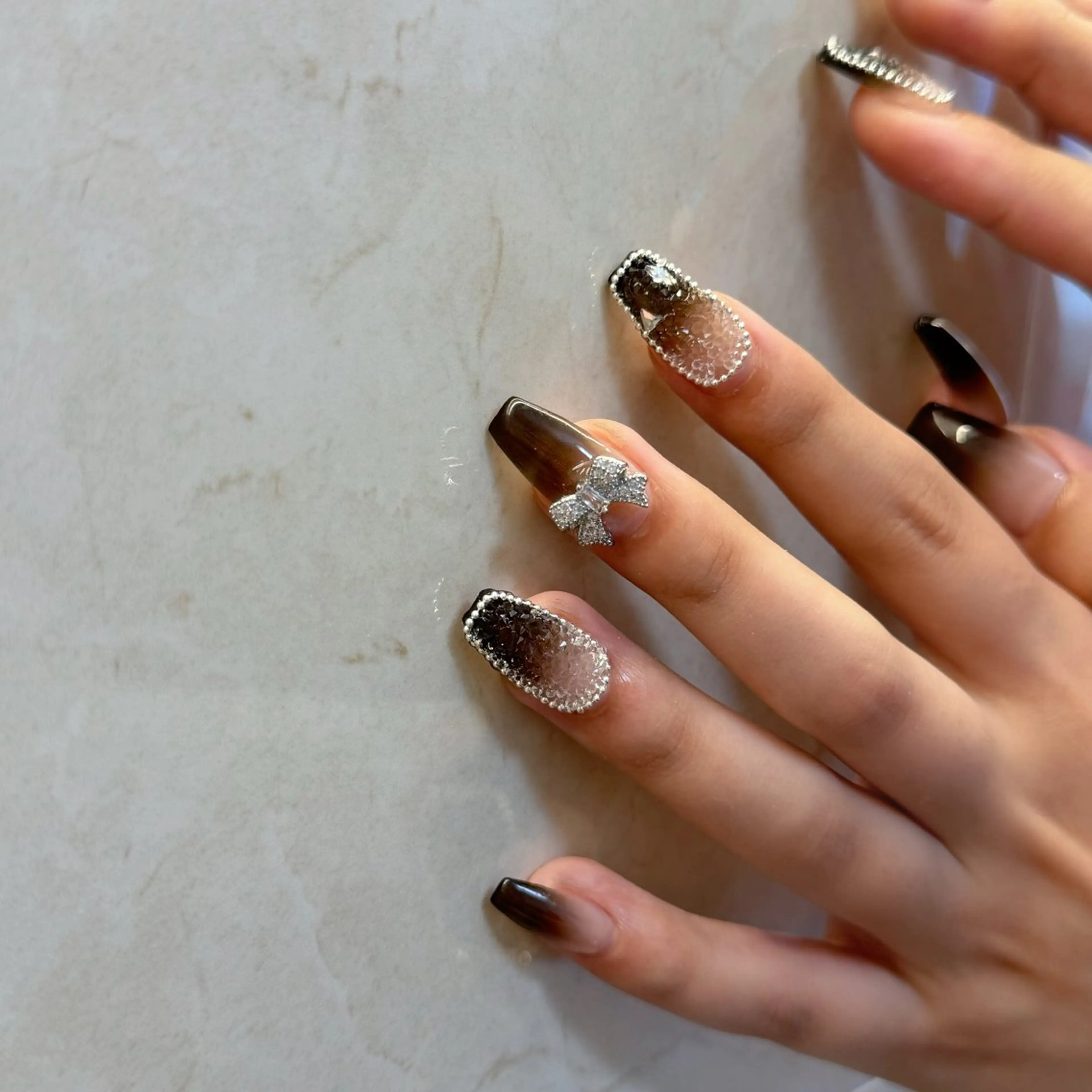 ネイル グラデーション キラキラネイル ワンホンネイル nailsalon ChuColaのネイルデザイン
