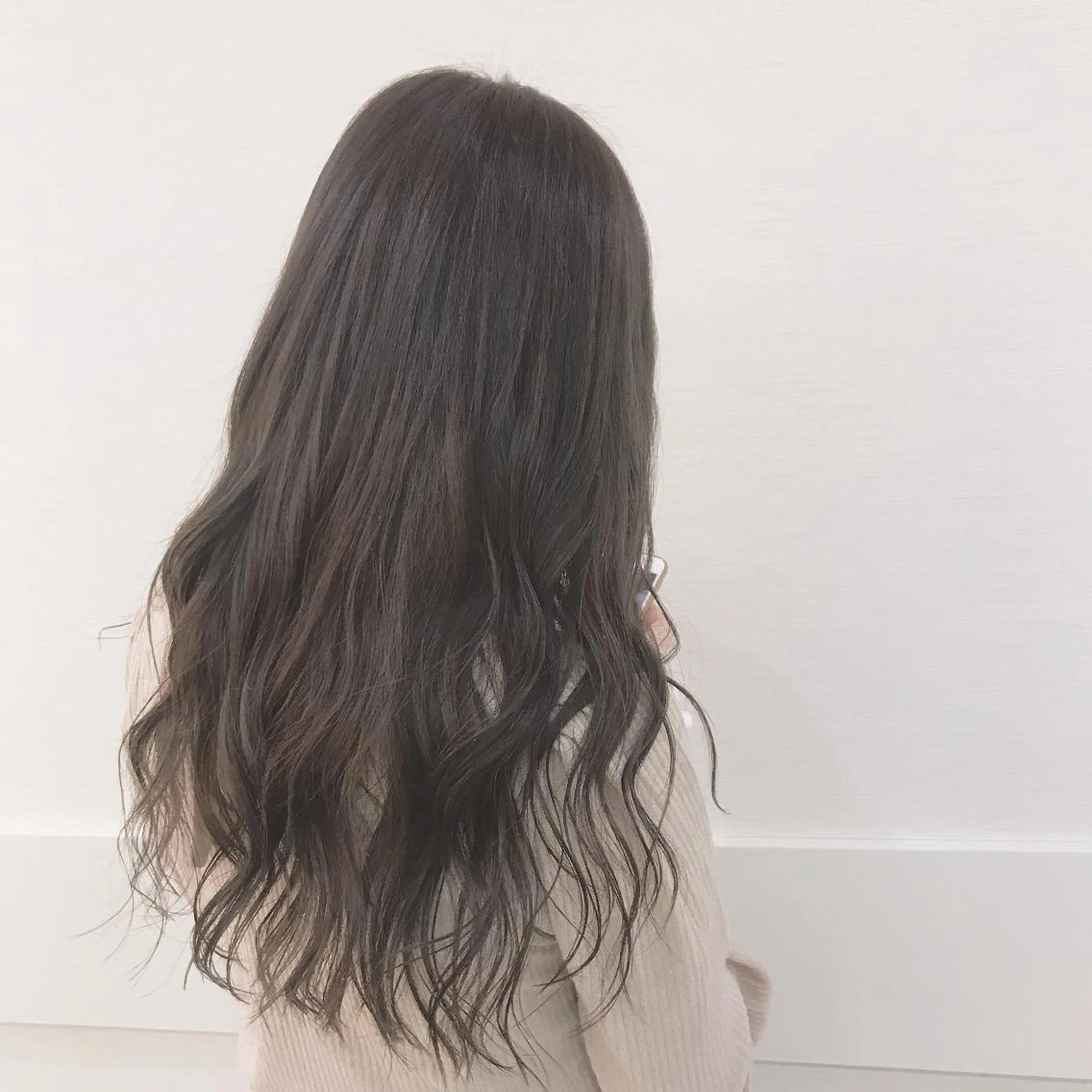 ロング カラー アッシュ アッシュグレー 透明感カラー レイヤーカット kohana 🎀韓国ヘア🎀🤍のヘアスタイル