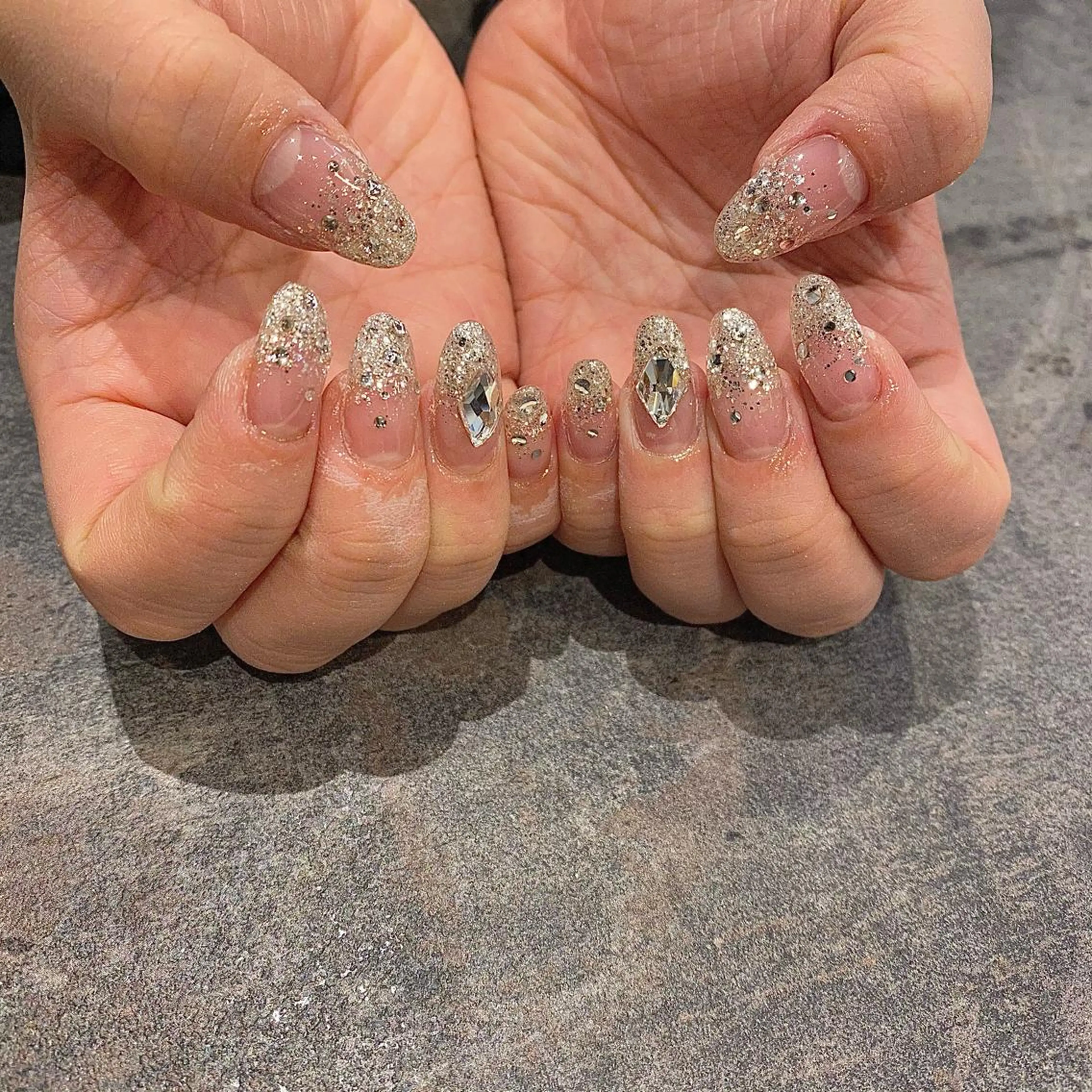 ネイル ストーンネイル ハンドネイル 鶴田୨ৎmaison de NALIのネイルデザイン