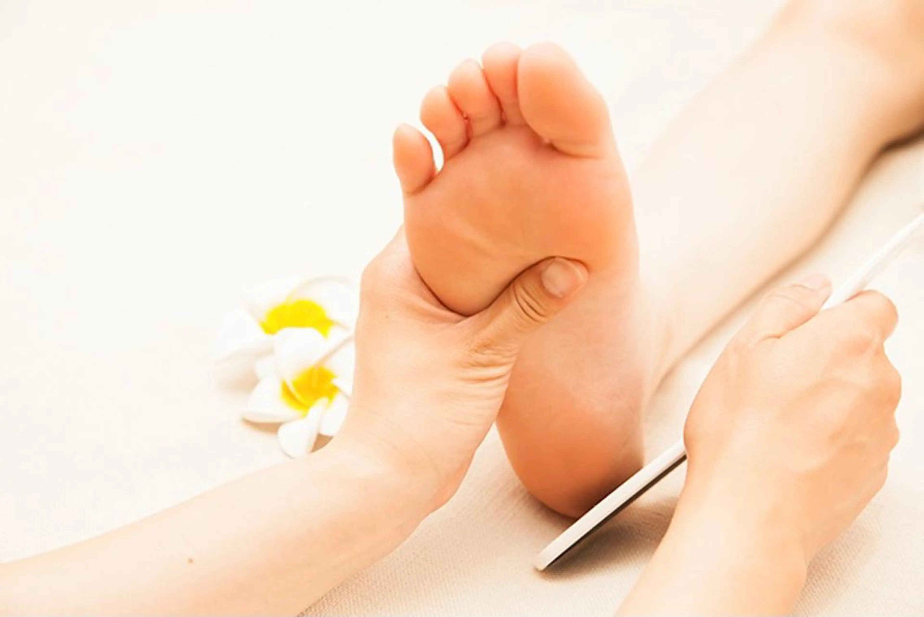 【角質ケア&20分足裏リフレクソロジー🦶🏻足の角質除去とマッサージがセットに✨】の写真