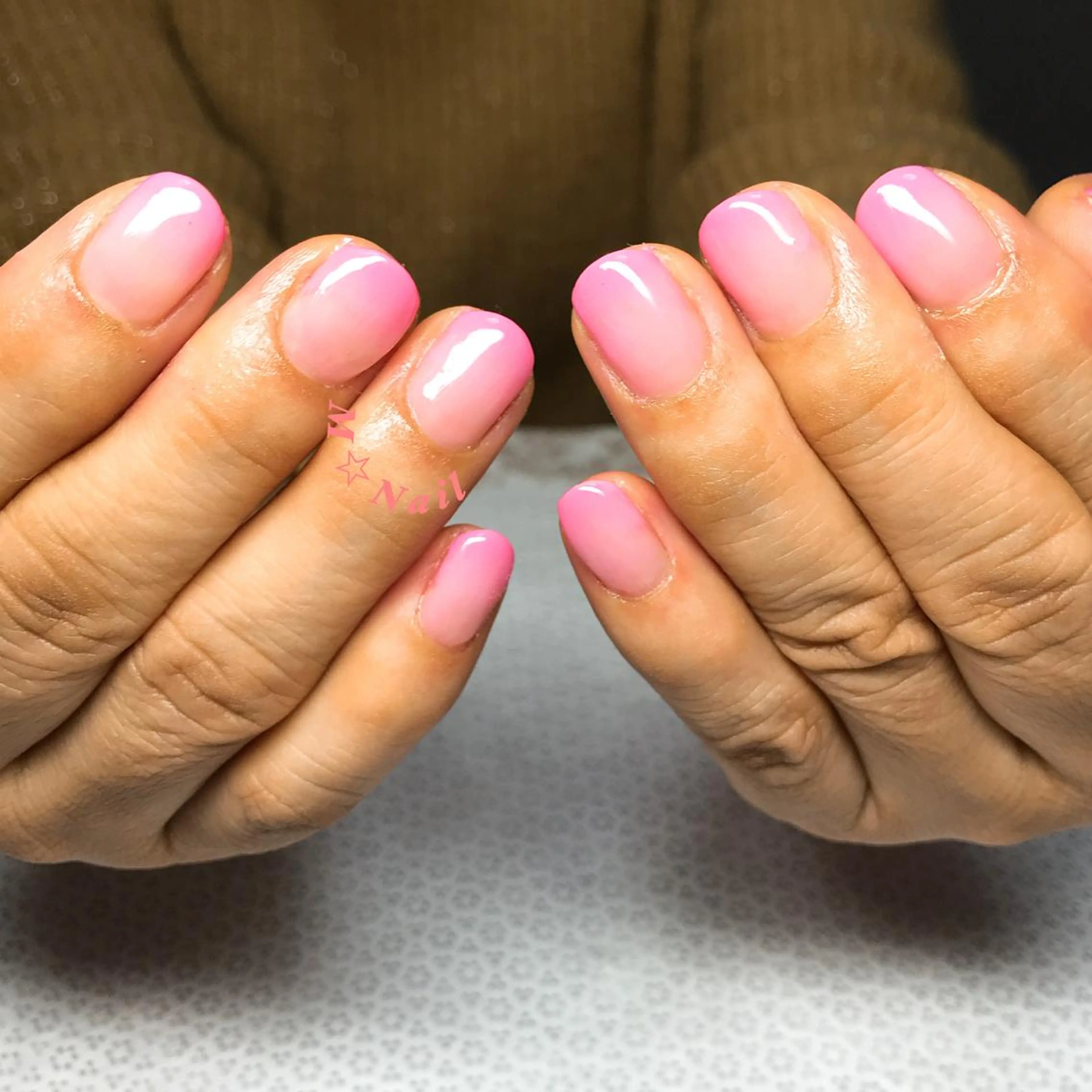 ネイル グラデーション ピンク ハンドネイル COCO +のエステ・リラクイメージ