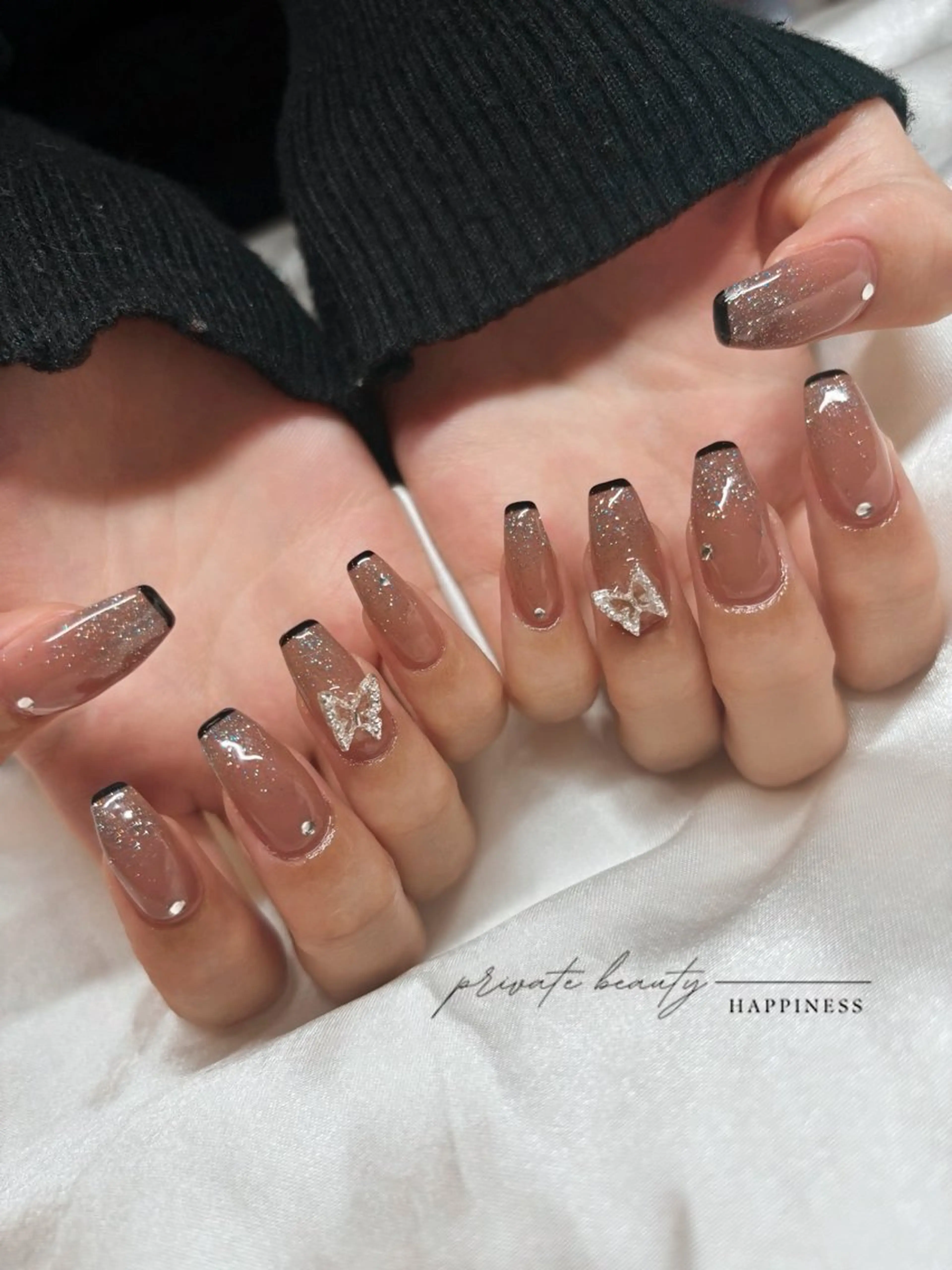 ネイル 長さ出し 卒業式 キラキラネイル ロングネイル 持ち込み happiness nailのネイルデザイン