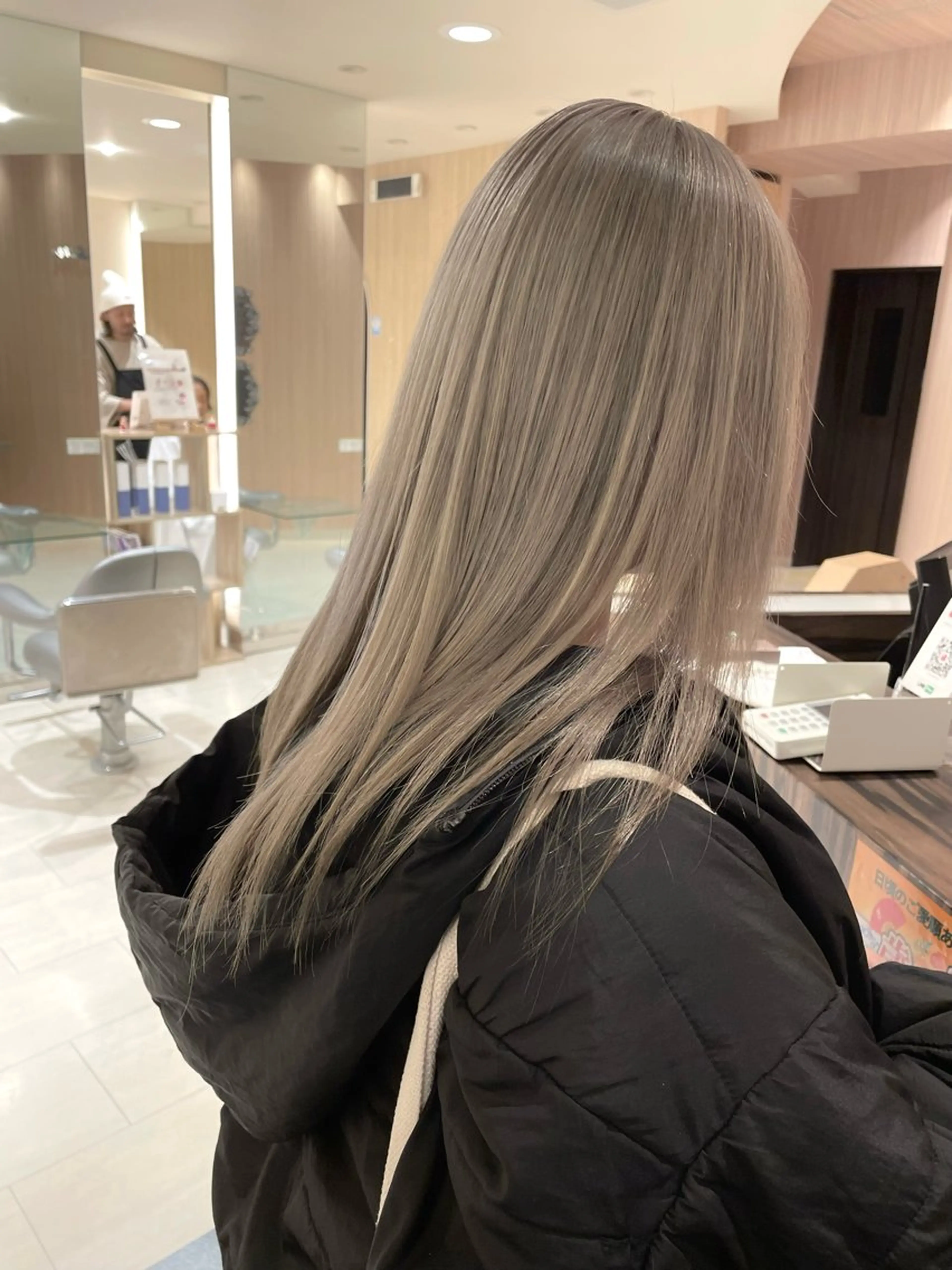 ロング カラー ベージュカラー グレージュ ハイトーンカラー ホワイトベージュ 美髪カラー✨本間 貴広のヘアスタイル