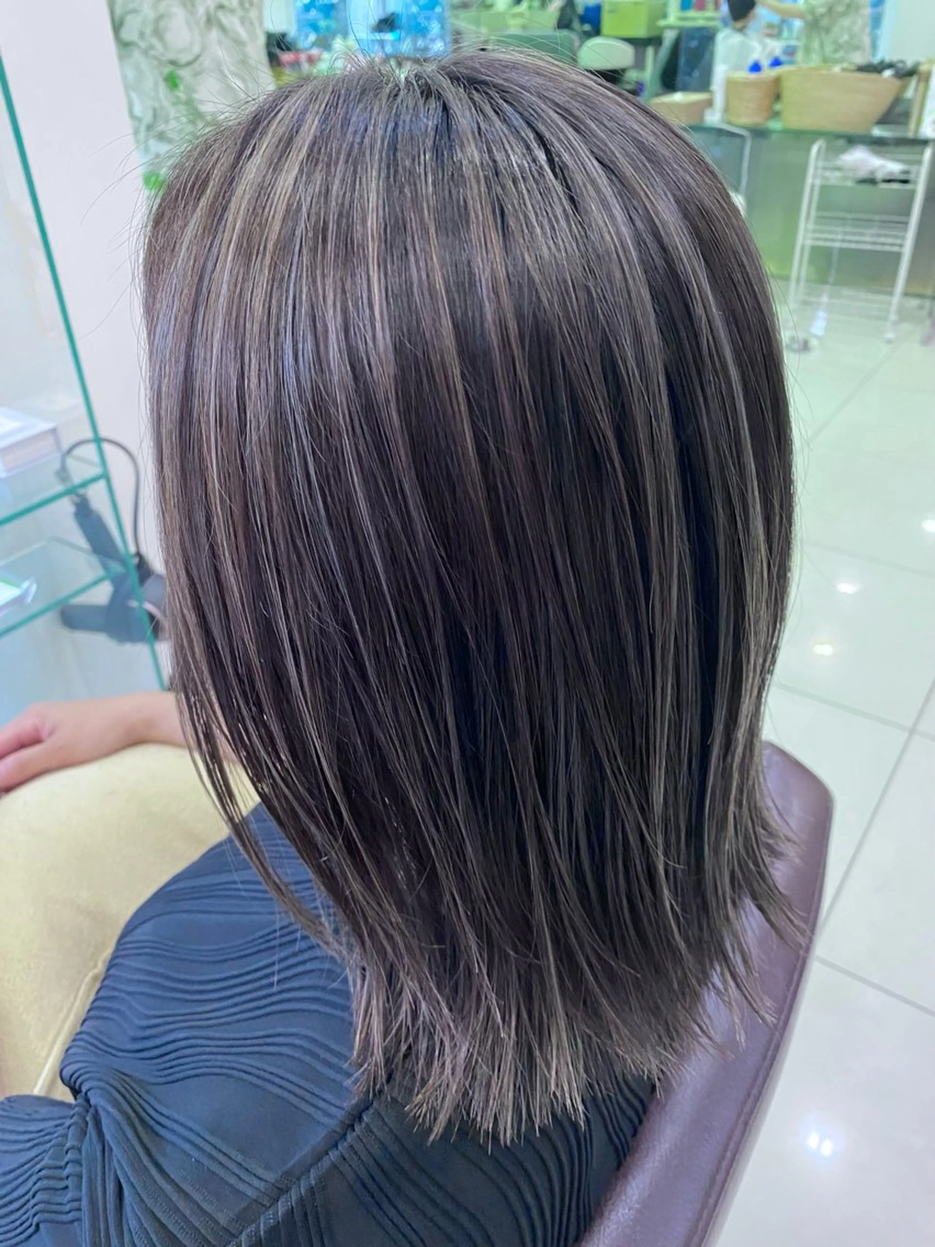 ミディアム カラー 小坂 麻綾のヘアスタイル