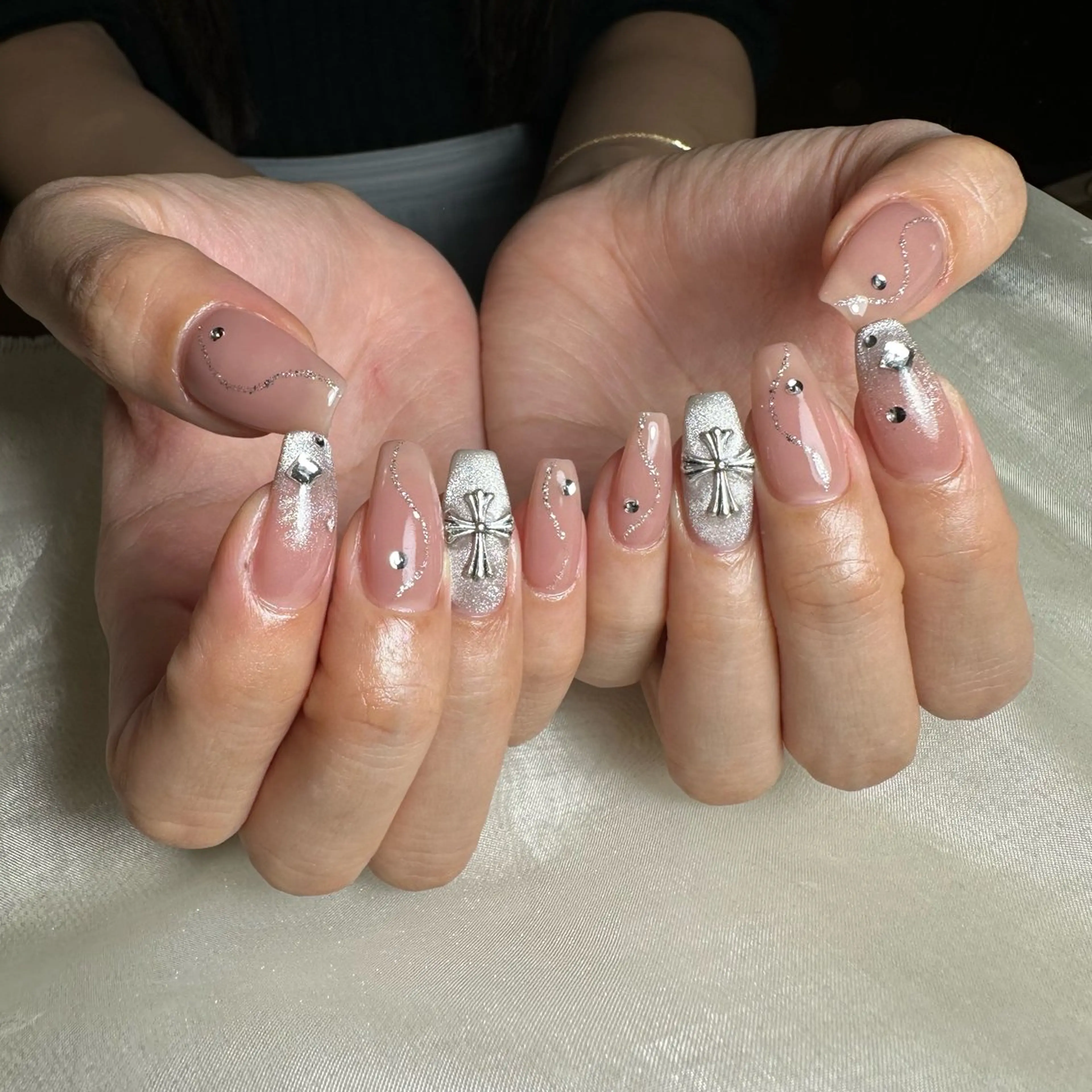 ネイル ハンドネイル 里見 麗のネイルデザイン