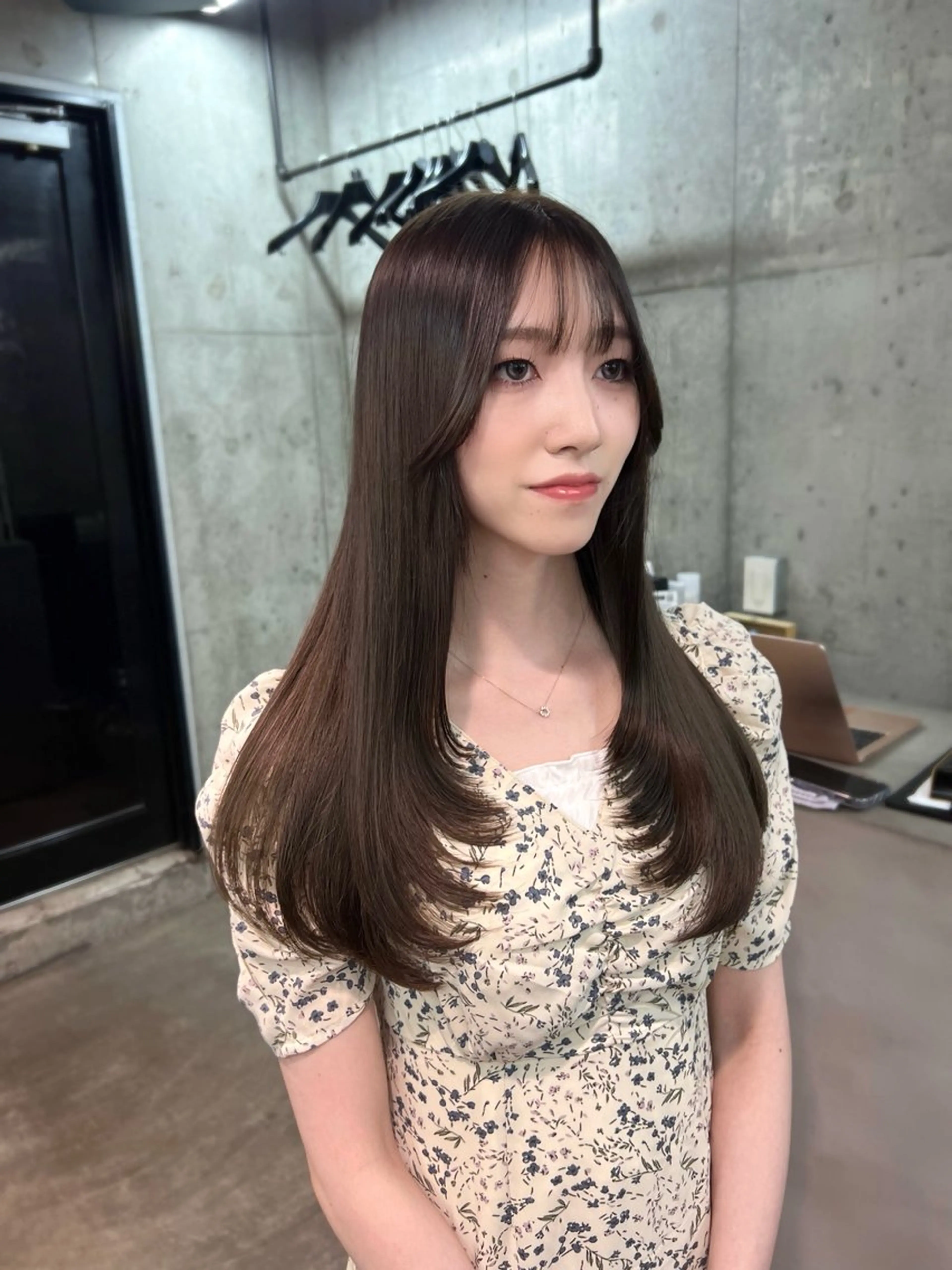 ロング カラー アッシュ ベージュカラー 透明感カラー レイヤーカット カット ヘアカラー トリートメント 透明感カラー ✨ 韓国艶髪💗菅原のヘアスタイル