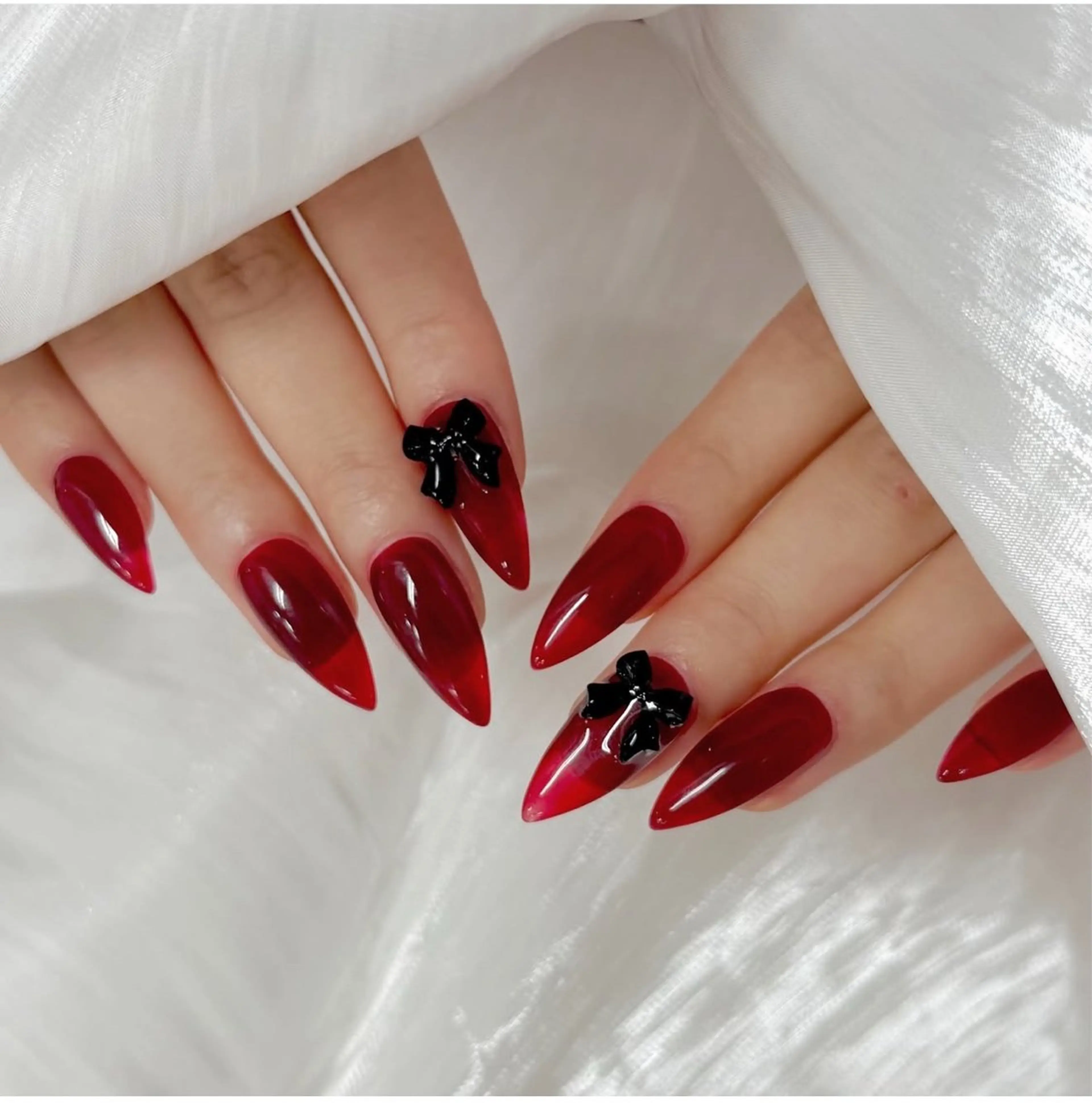 ネイル キラキラネイル マグネットネイル ミラーネイル ニュアンスネイル ワンホンネイル ハンドネイル Lyna 池袋のネイルデザイン