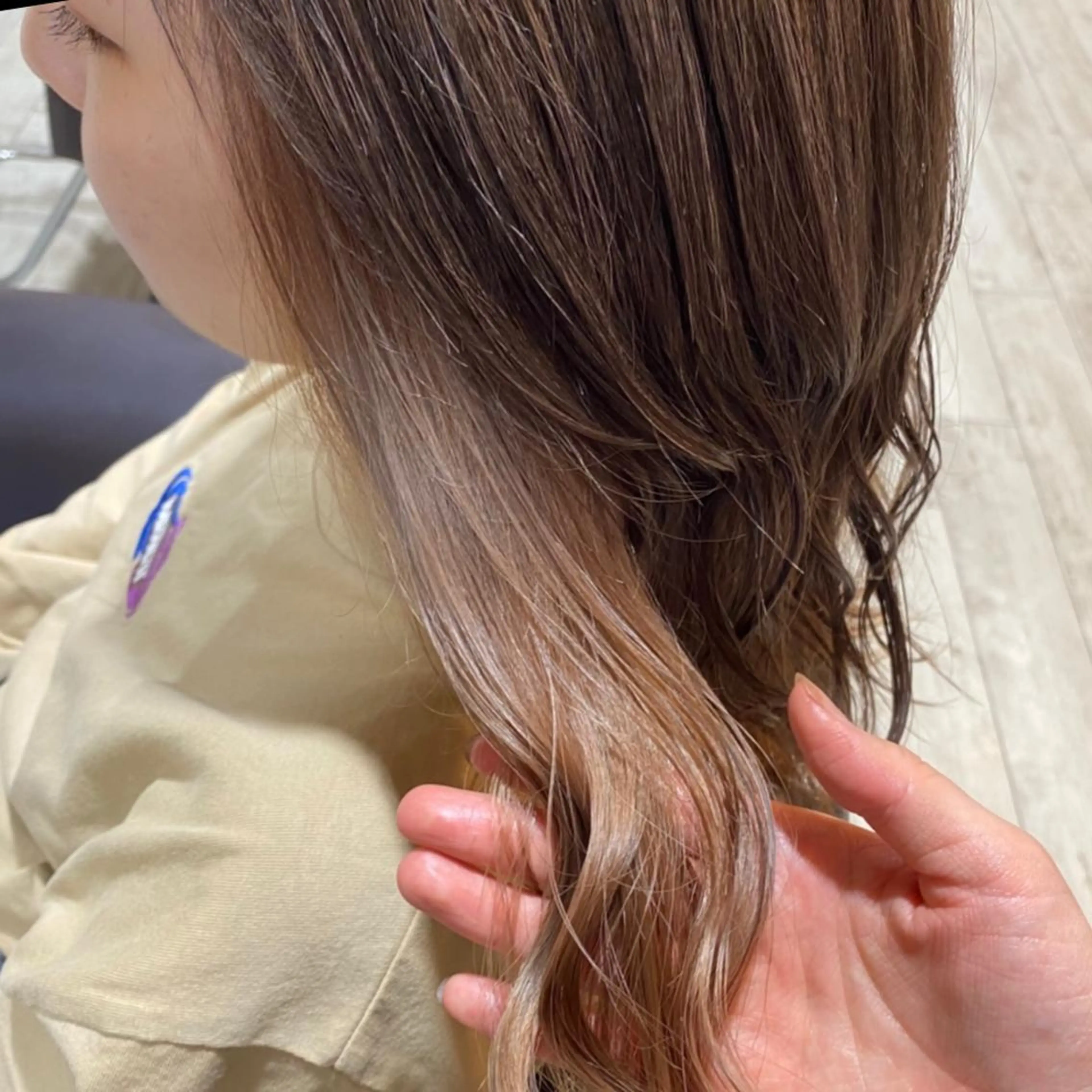 セミロング ヘアカラー トリートメント 美髪ヘア 🤍erikaのヘアスタイル