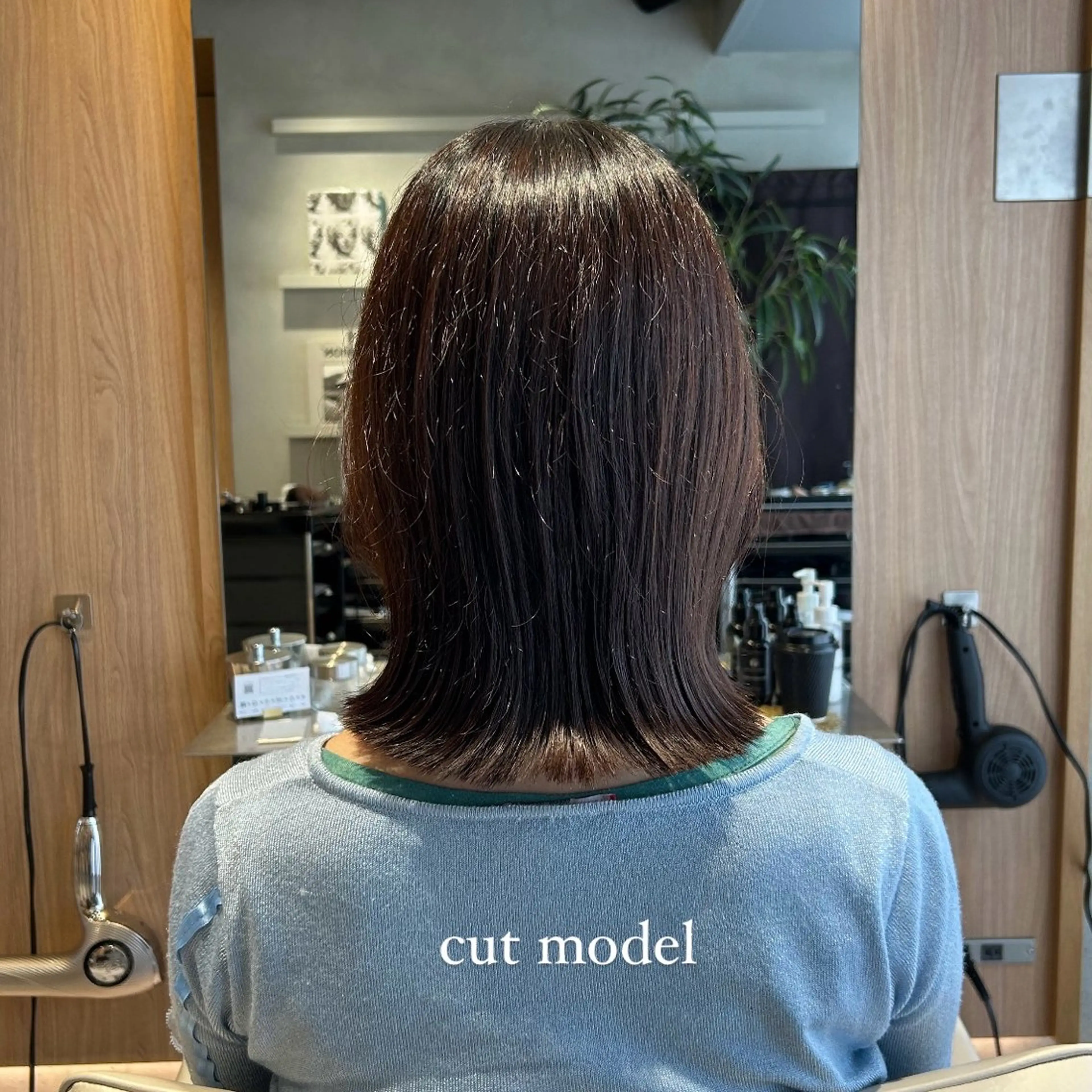 ミディアム くびれヘア レイヤーカット 艶感/ナチュラル 🌿マアヤのヘアスタイル