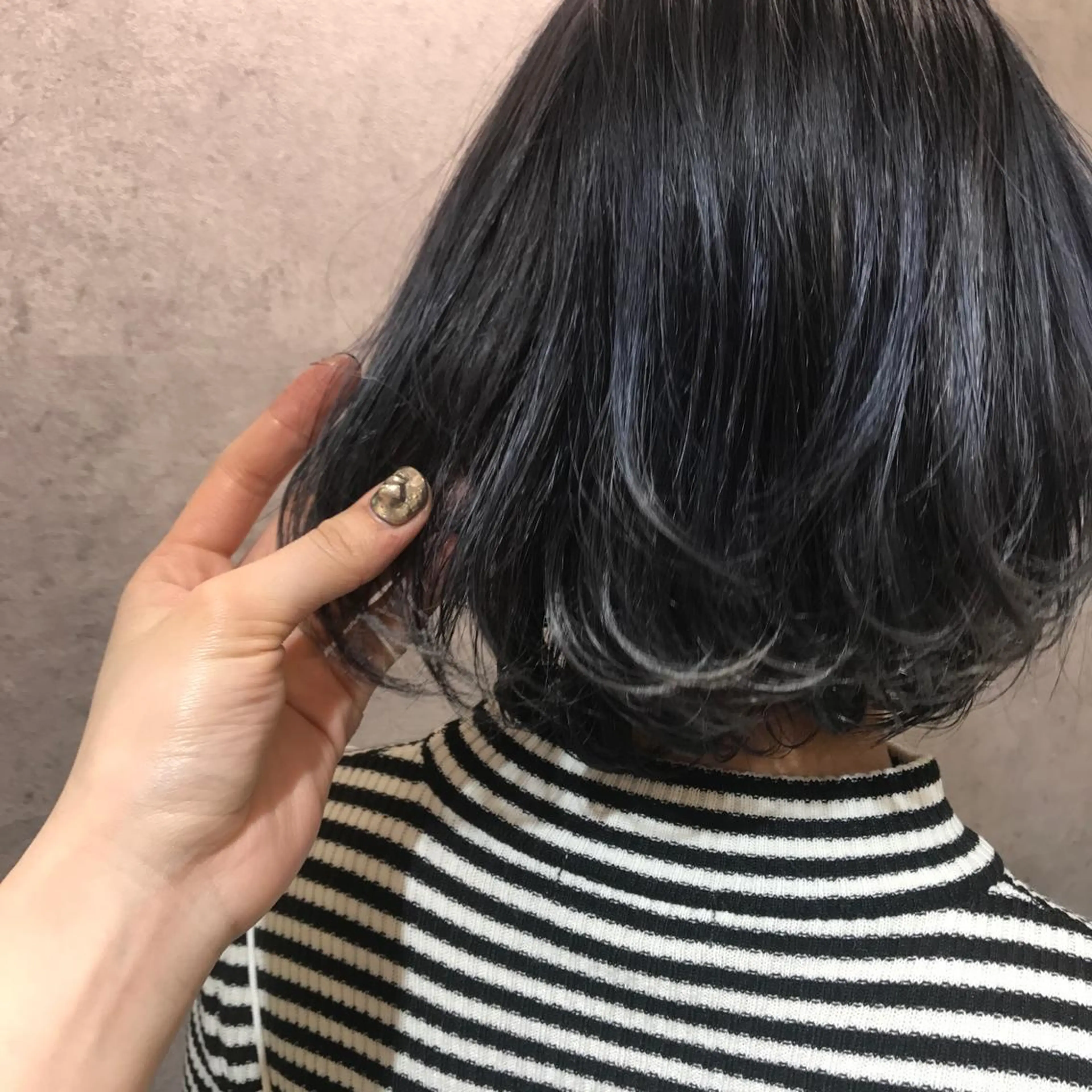 ショート カラー アッシュ ブルーカラー ブルーアッシュ Yuki☺︎パーマ レイヤーカットのヘアスタイル