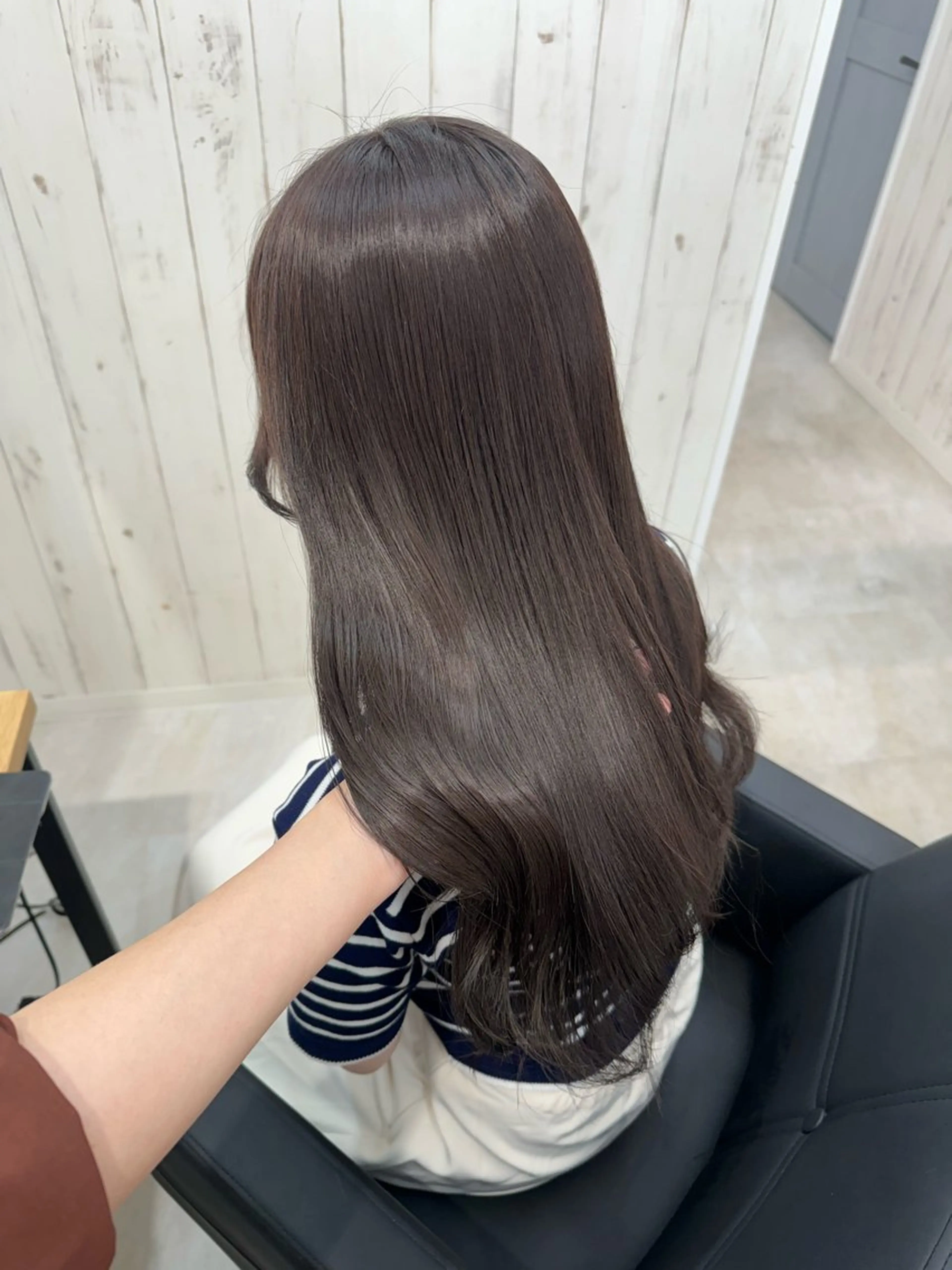 ロング カラー 透明感カラー グレージュ ヘアカラー 豊橋/菜月/ブリーチ /艶カラーハイトーンのヘアスタイル