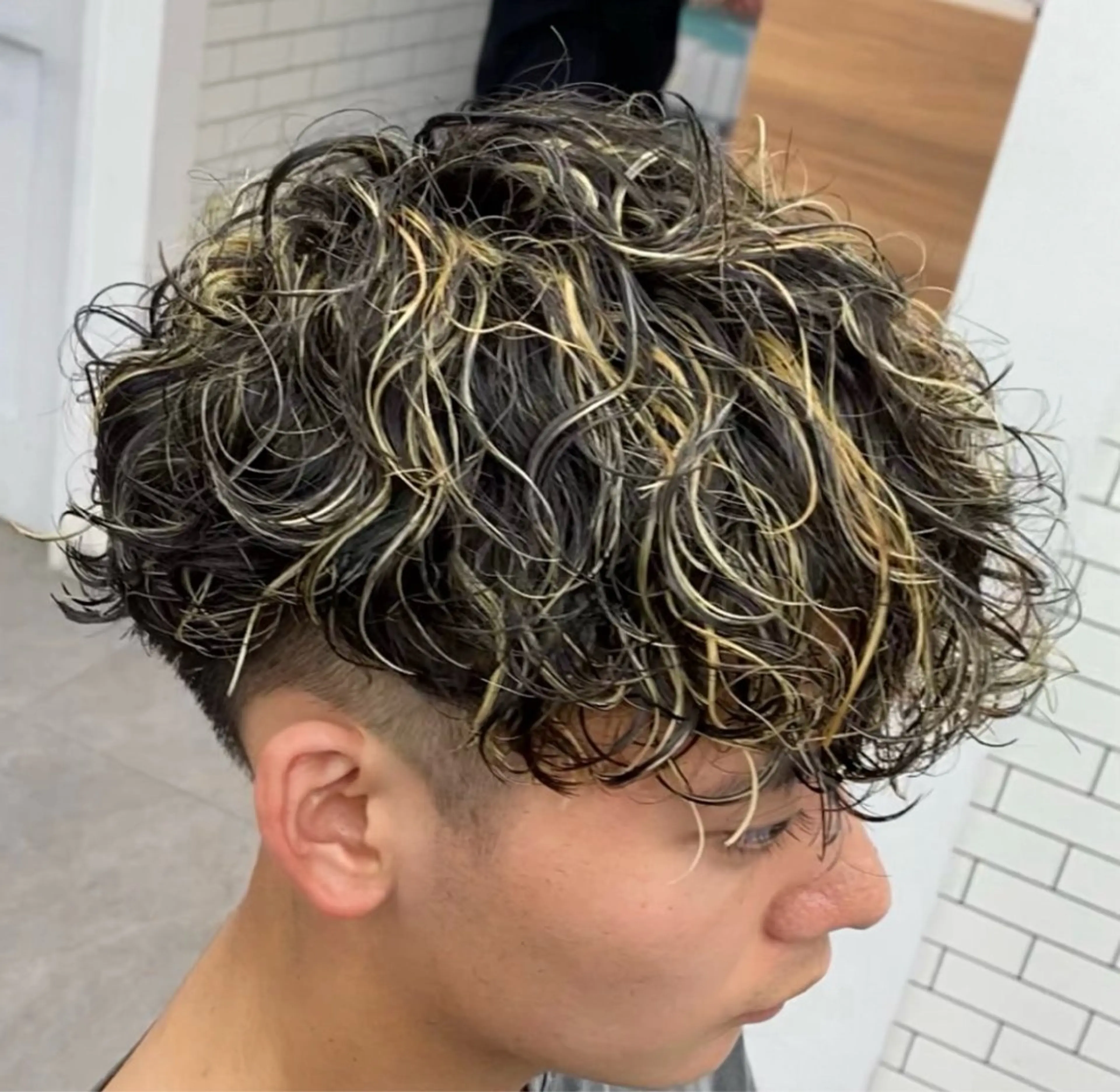 パーマ スパイラルパーマ カット パーマ YUJIN 似合わせメンズカットのヘアスタイル