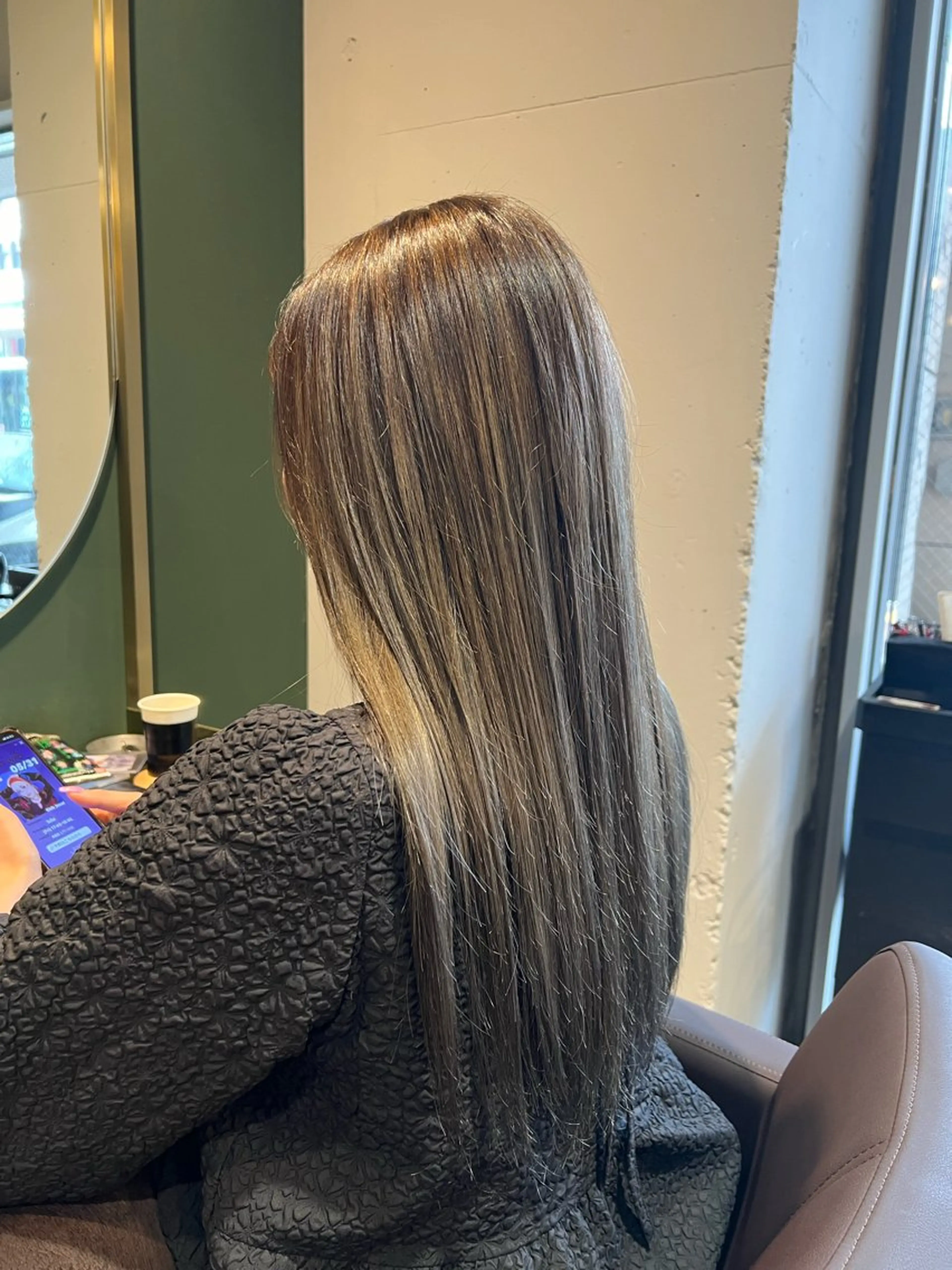 セミロング カラー バレイヤージュ グラデーションカラー ハイライトカラー ハイライト レイヤーカット ヘアカラー トリートメント ヘッドスパ カラースペシャリスト しょう🧑🏼‍🎨のヘアスタイル