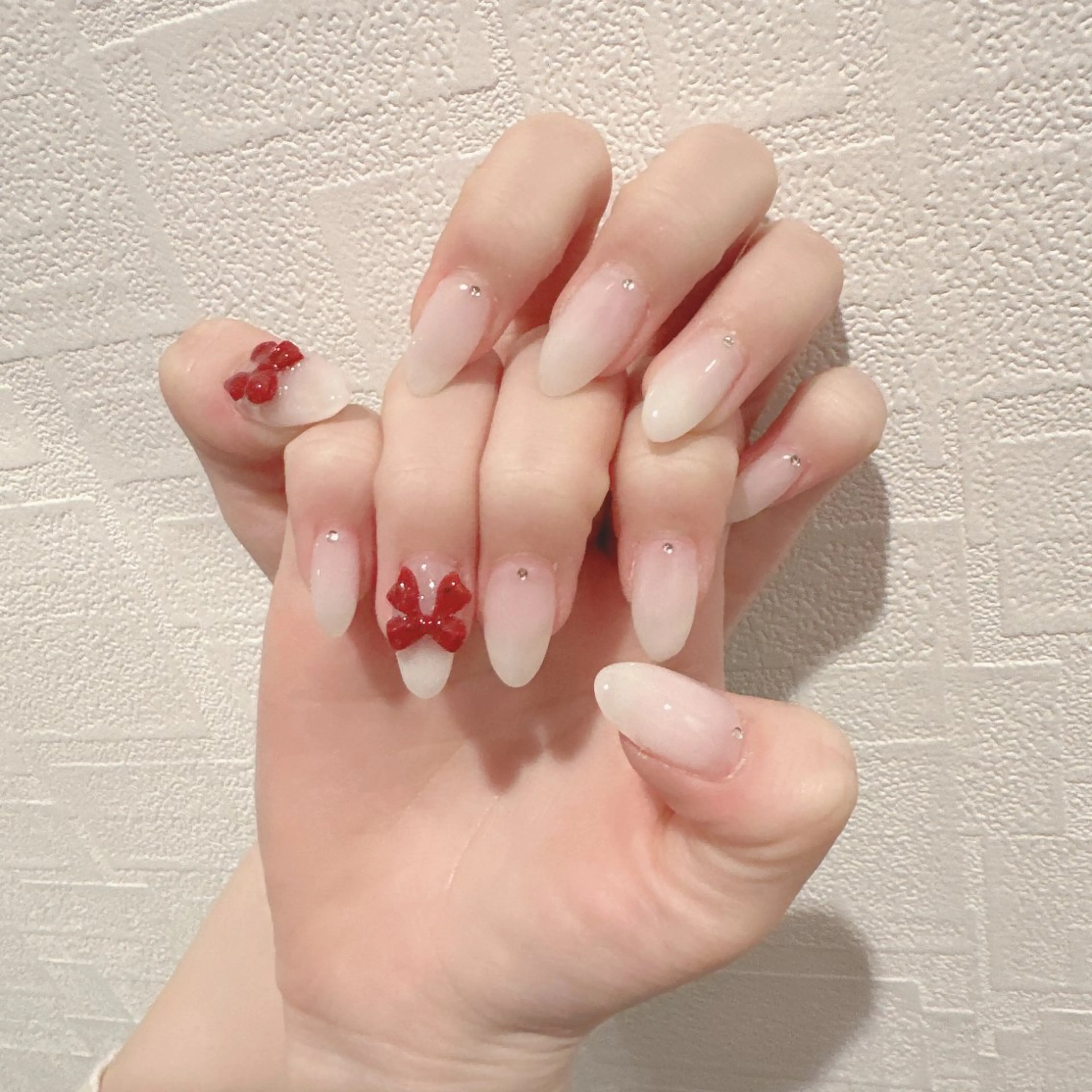 🎀ワンカラー／ラメグラ/マグネット＋2個パーツ無料（トレーニングメニュー、10日以内直し無料）の写真