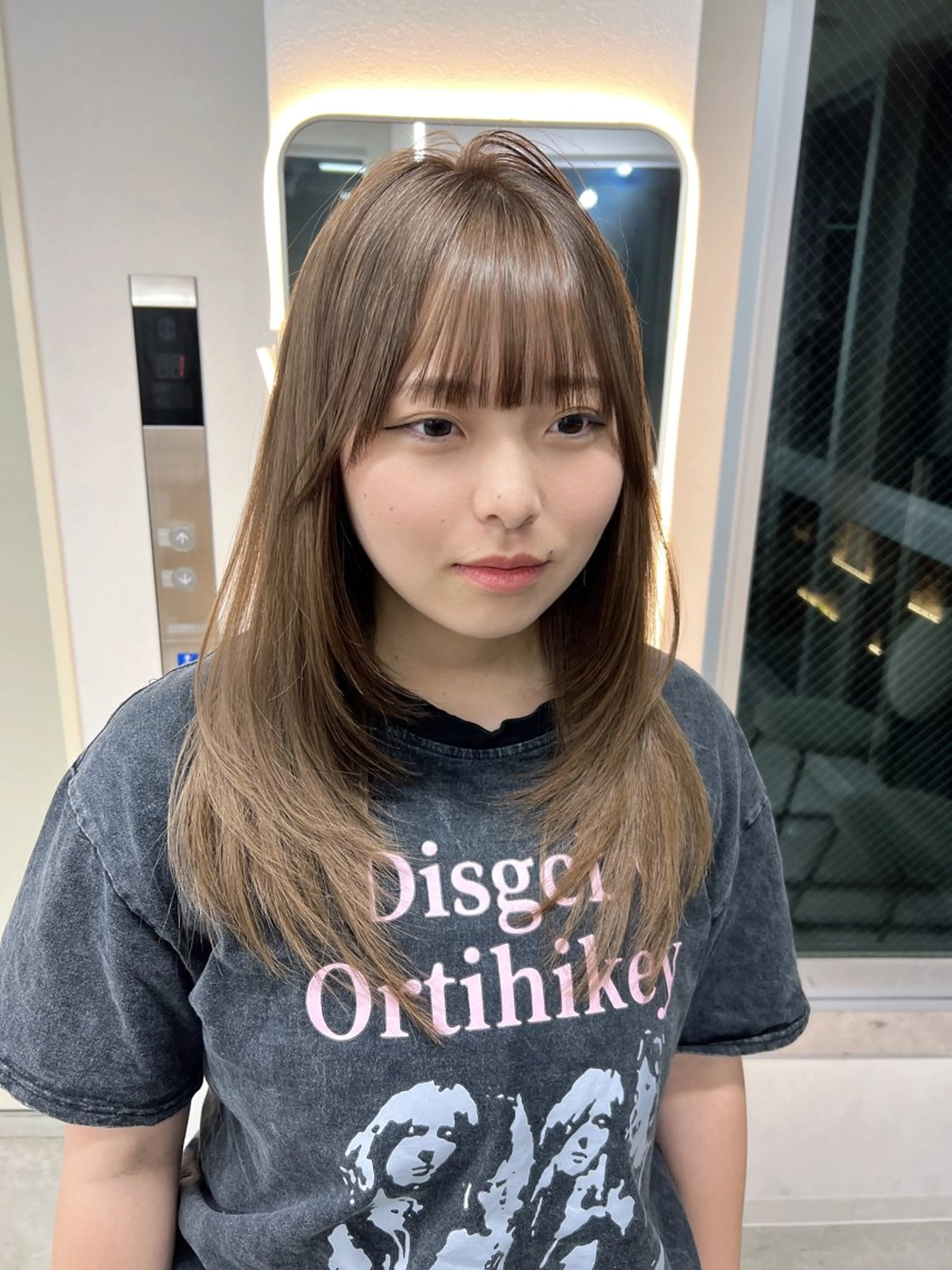 ミディアム ヘアカラー maya レイヤーカットのヘアスタイル